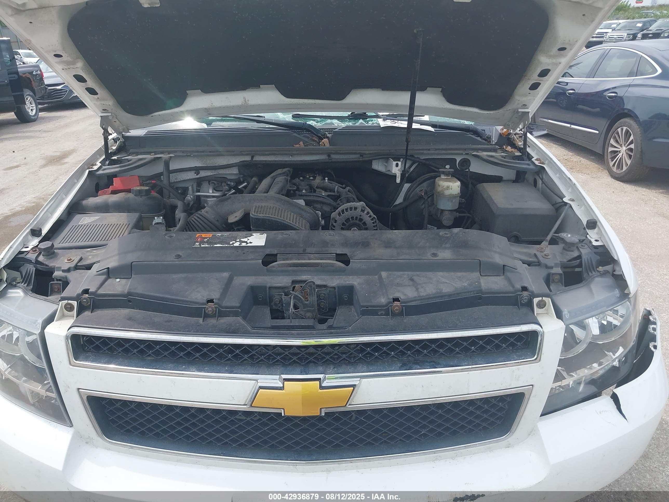 CHEVROLET TAHOE image 10