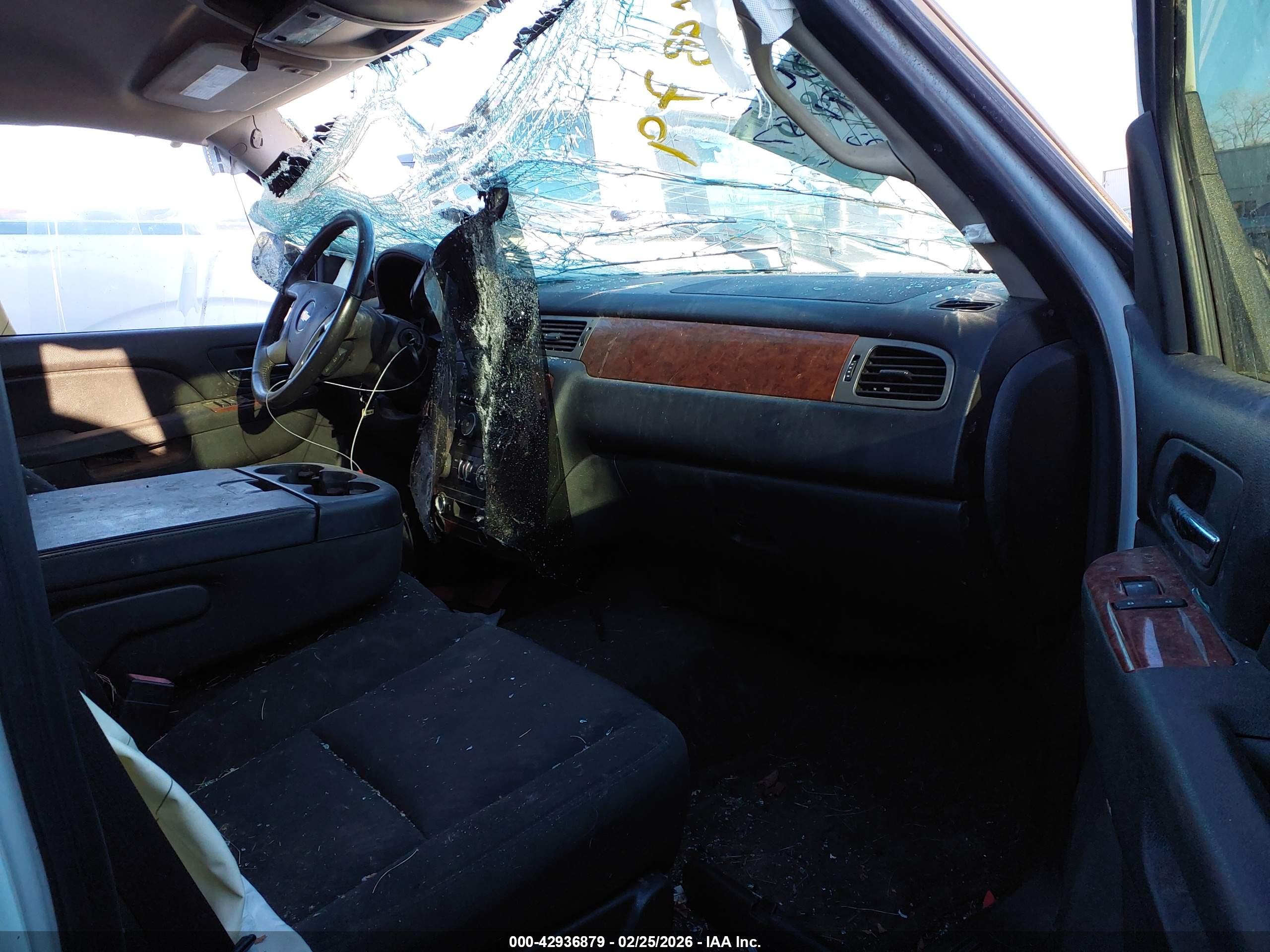 CHEVROLET TAHOE image 5