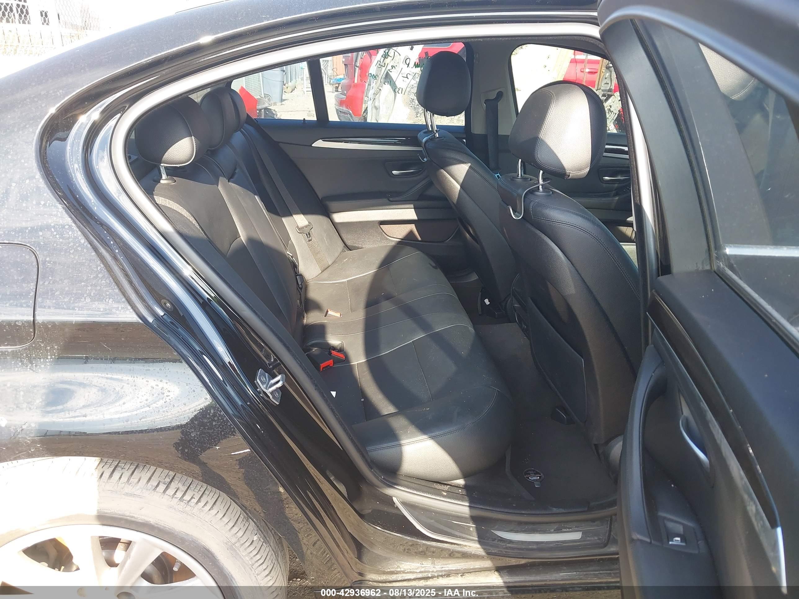 BMW 528I image 8