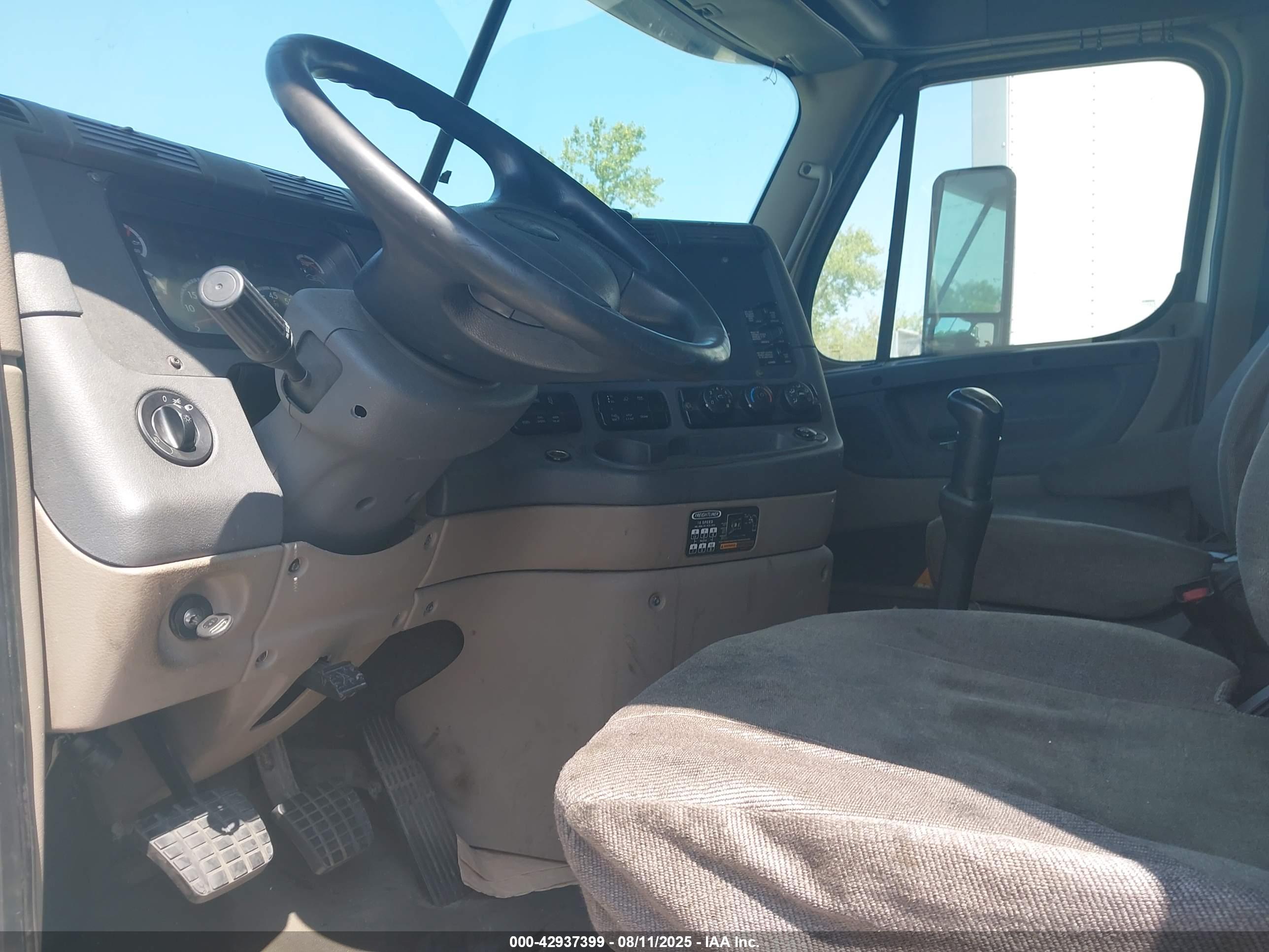 FREIGHTLINER CASCADIA image 7