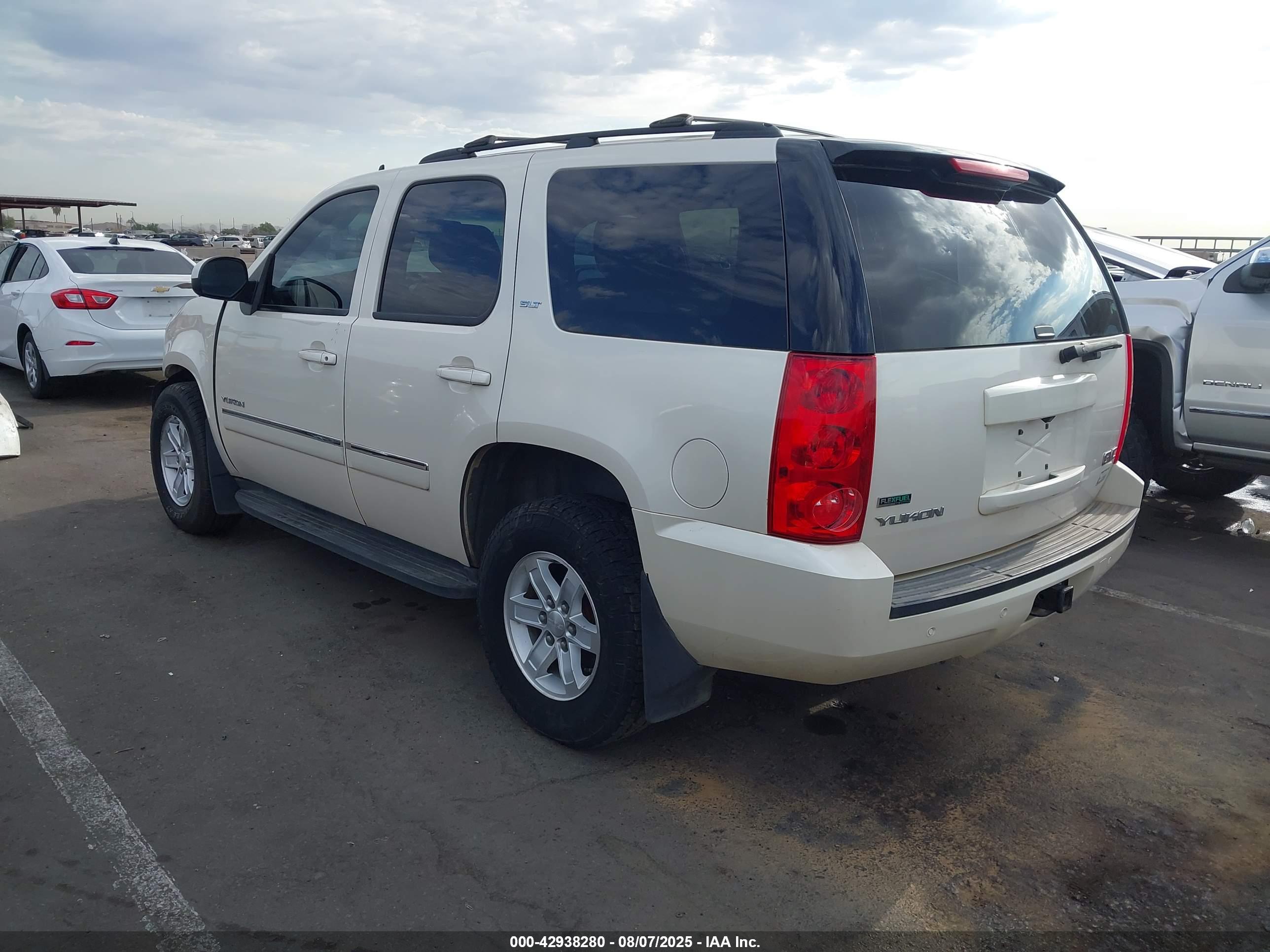 GMC YUKON image 3