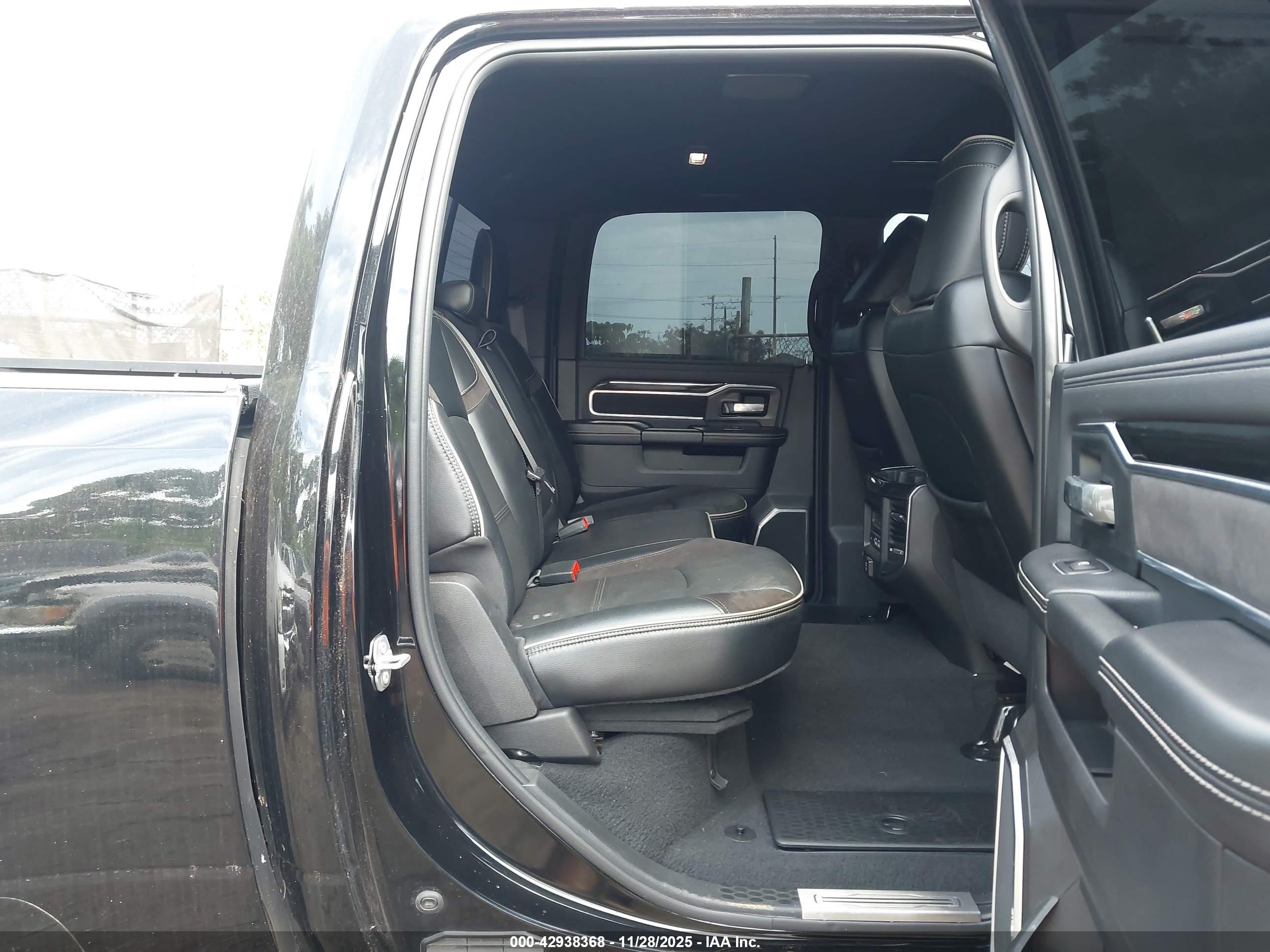 DODGE RAM image 8