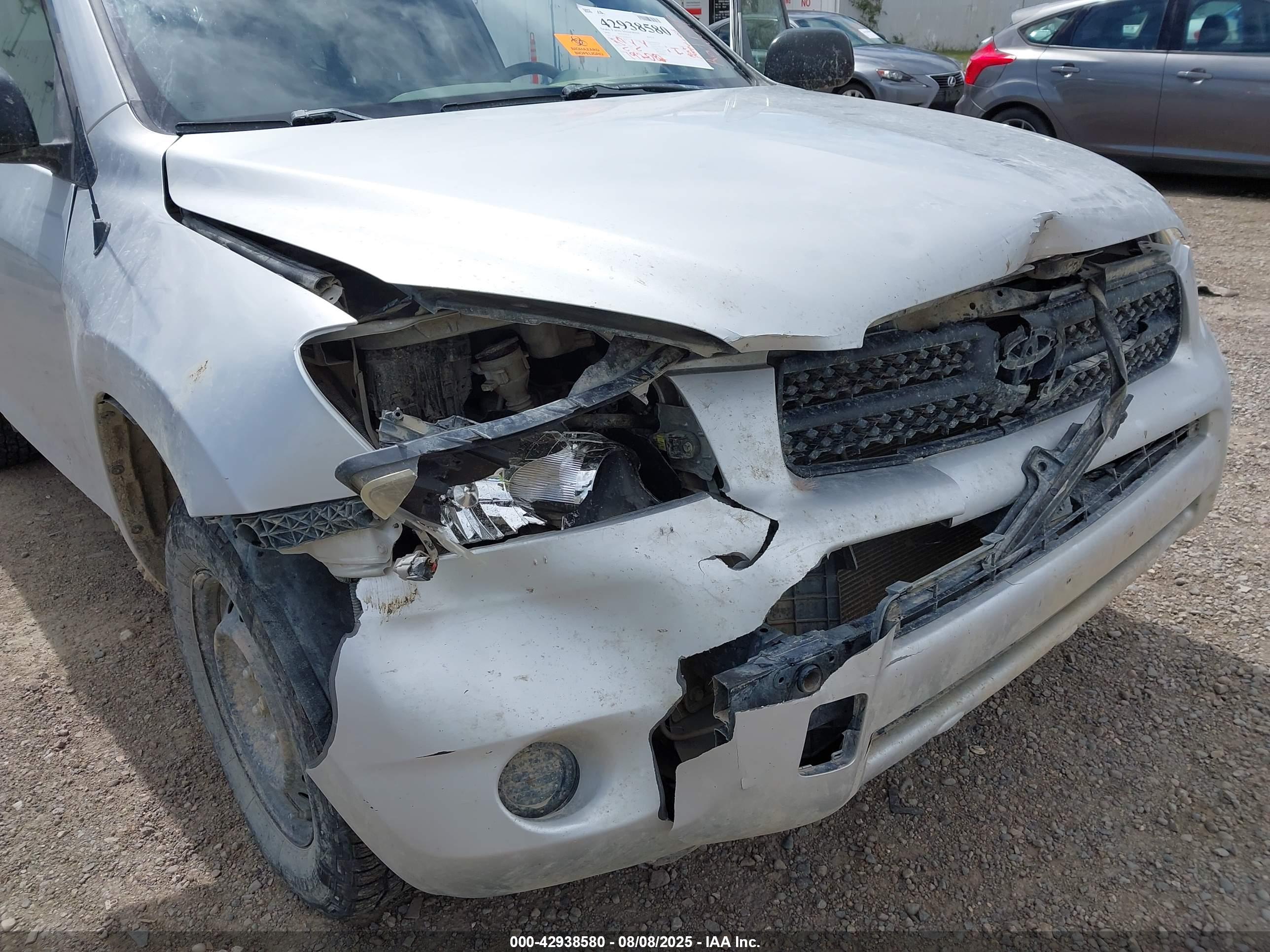 TOYOTA RAV4 image 6