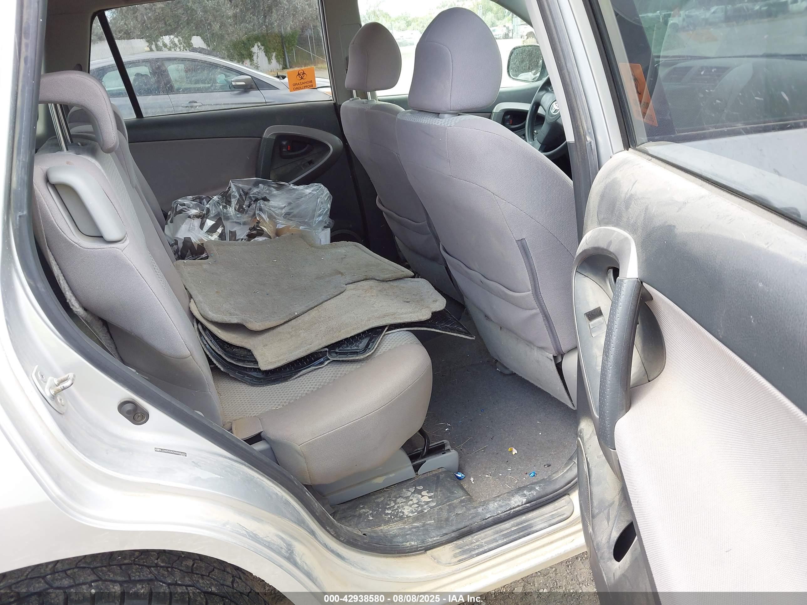TOYOTA RAV4 image 8