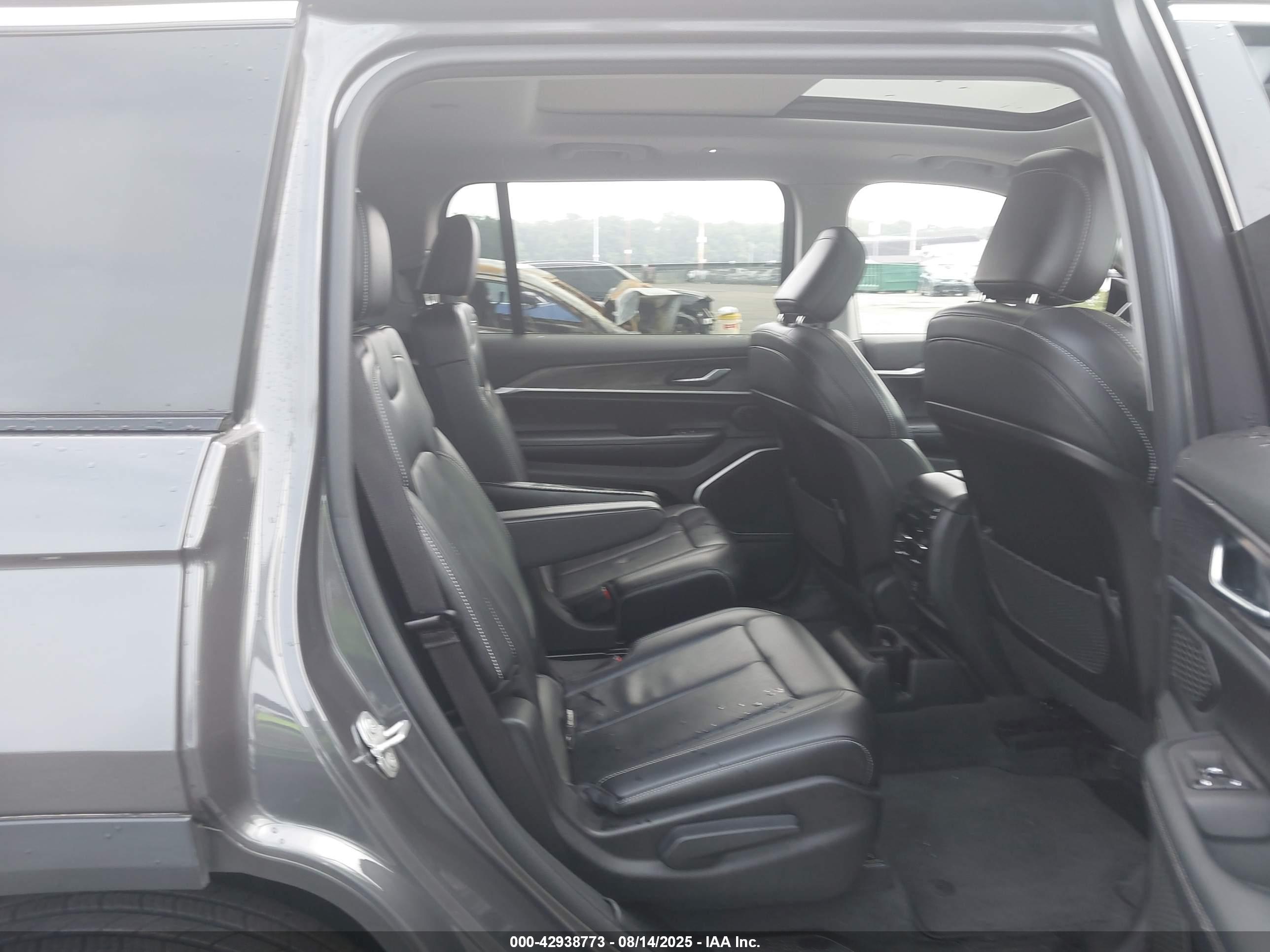 JEEP GRAND image 8