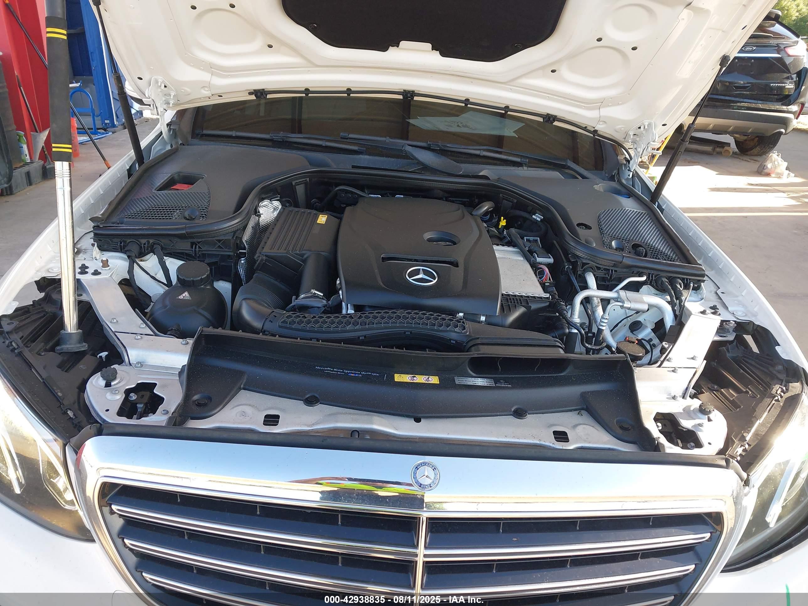 MERCEDES-BENZ E image 10