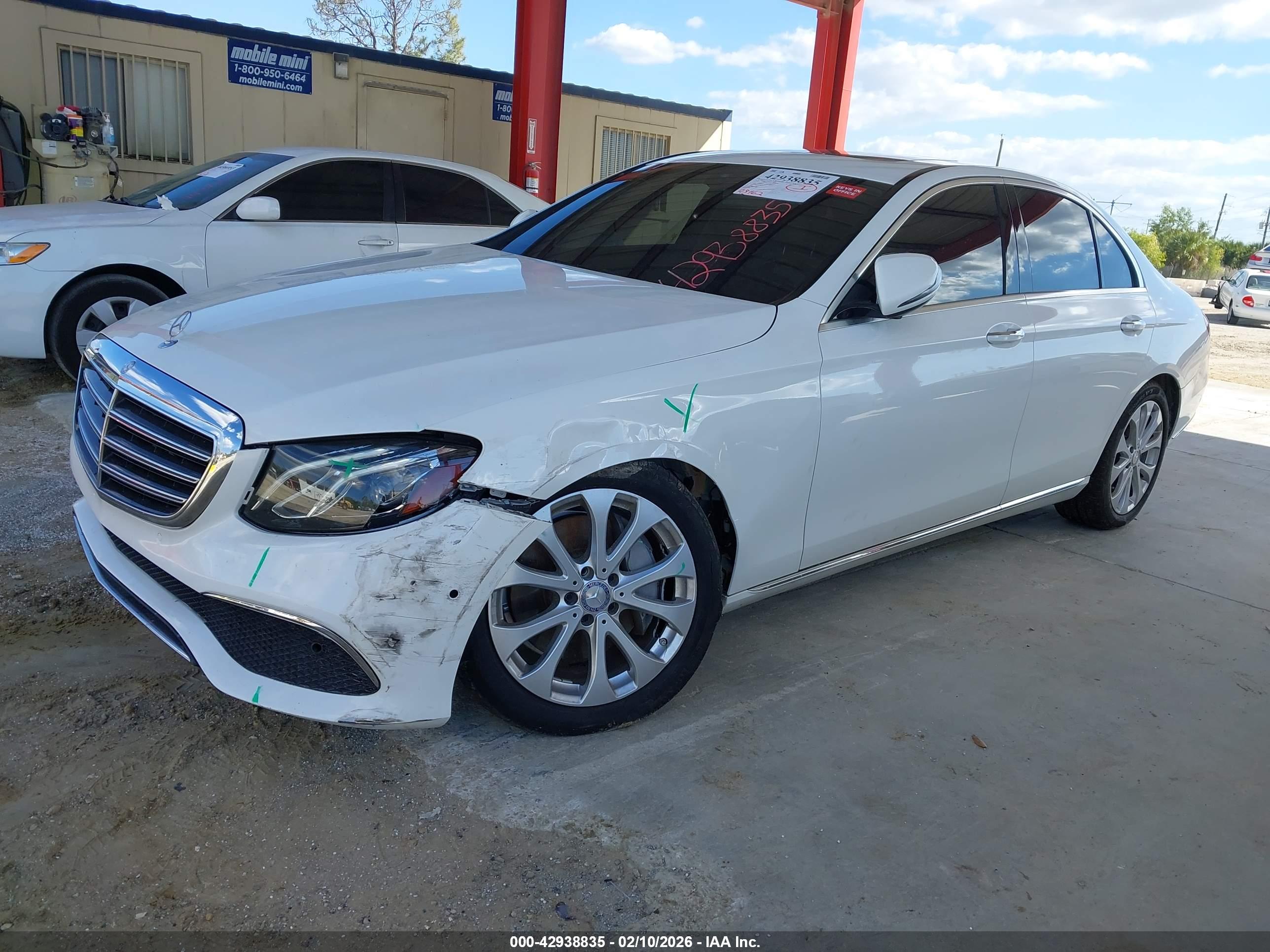 MERCEDES-BENZ E image 2