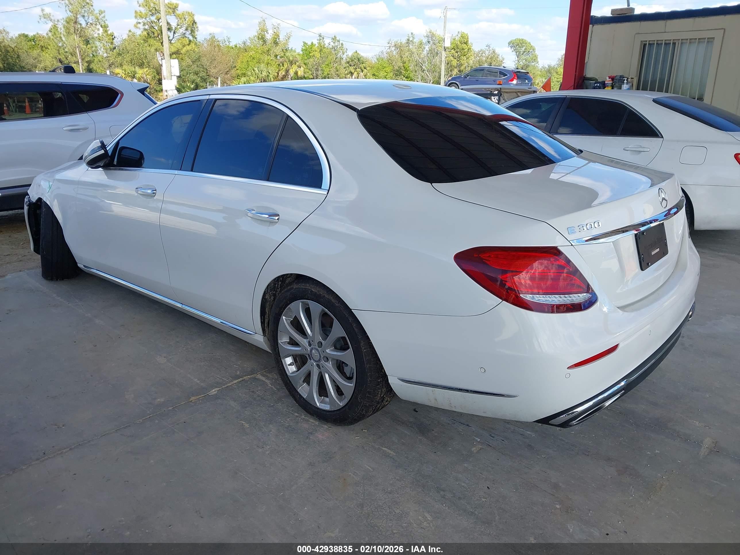 MERCEDES-BENZ E image 3