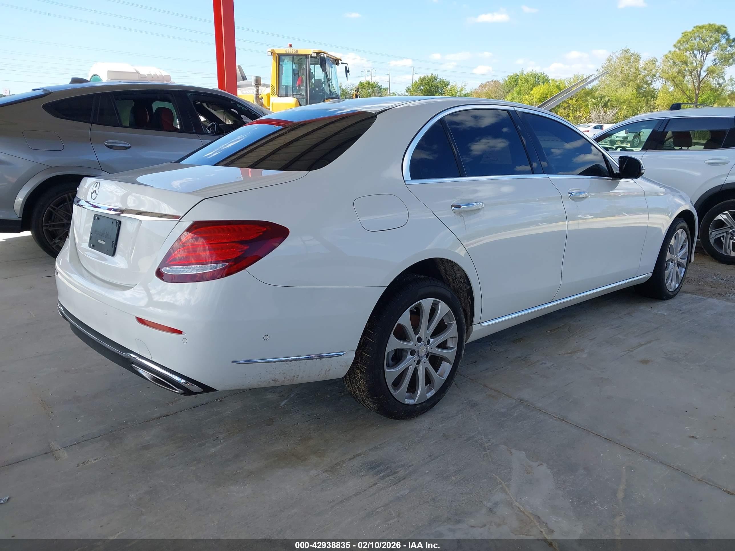 MERCEDES-BENZ E image 4