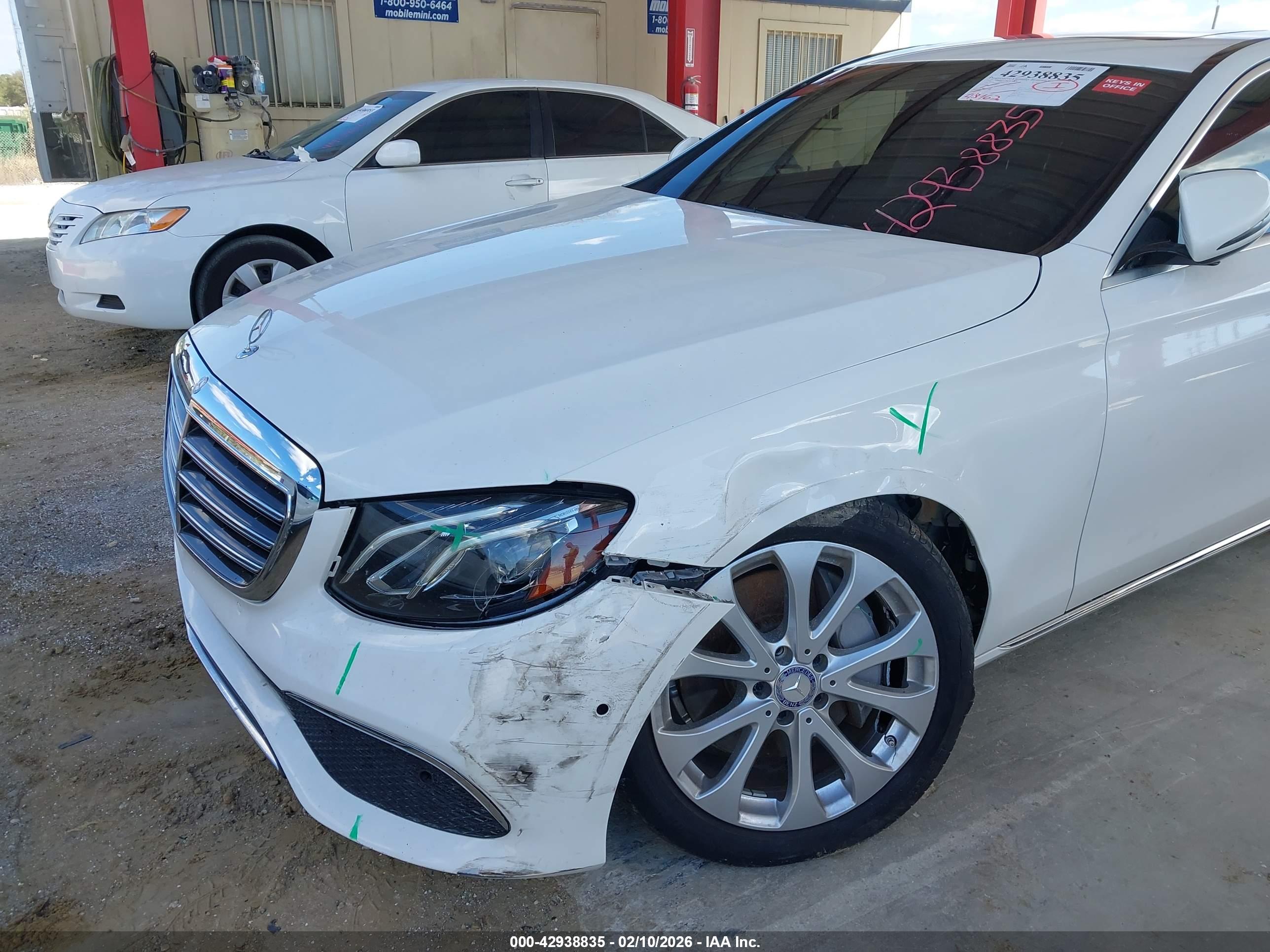 MERCEDES-BENZ E image 6