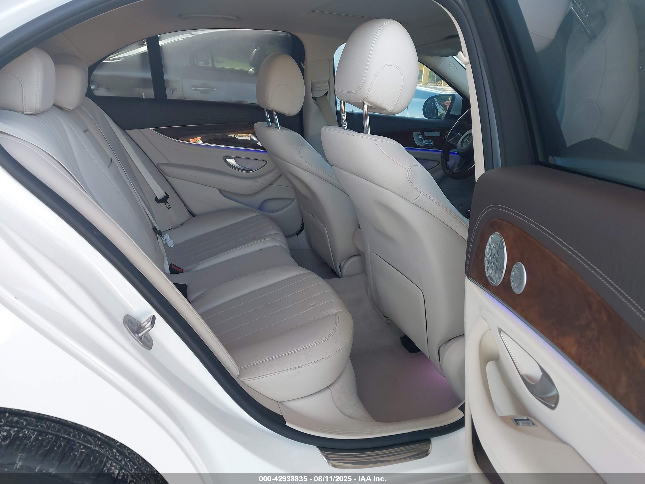 MERCEDES-BENZ E image 8