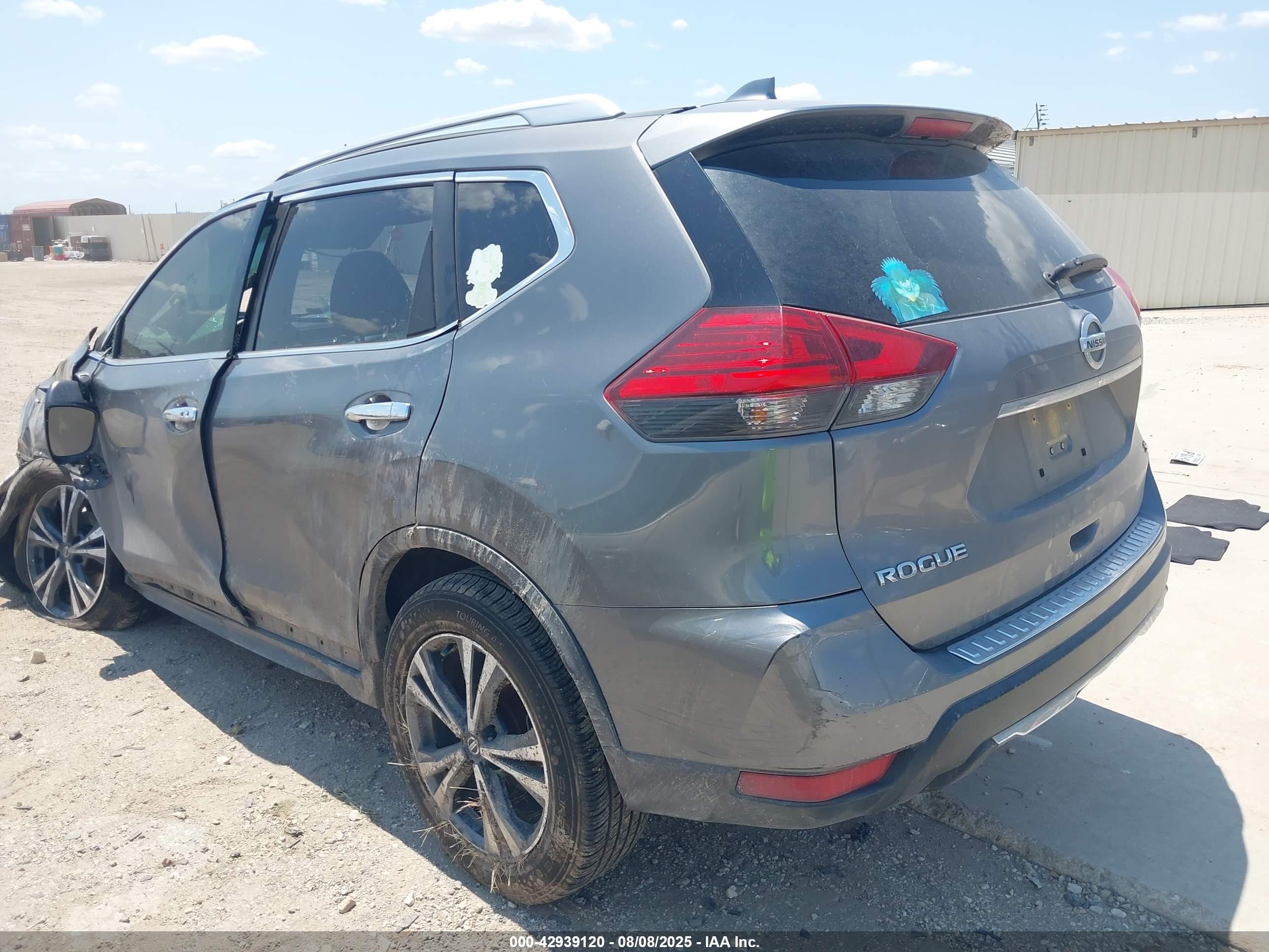NISSAN ROGUE image 3
