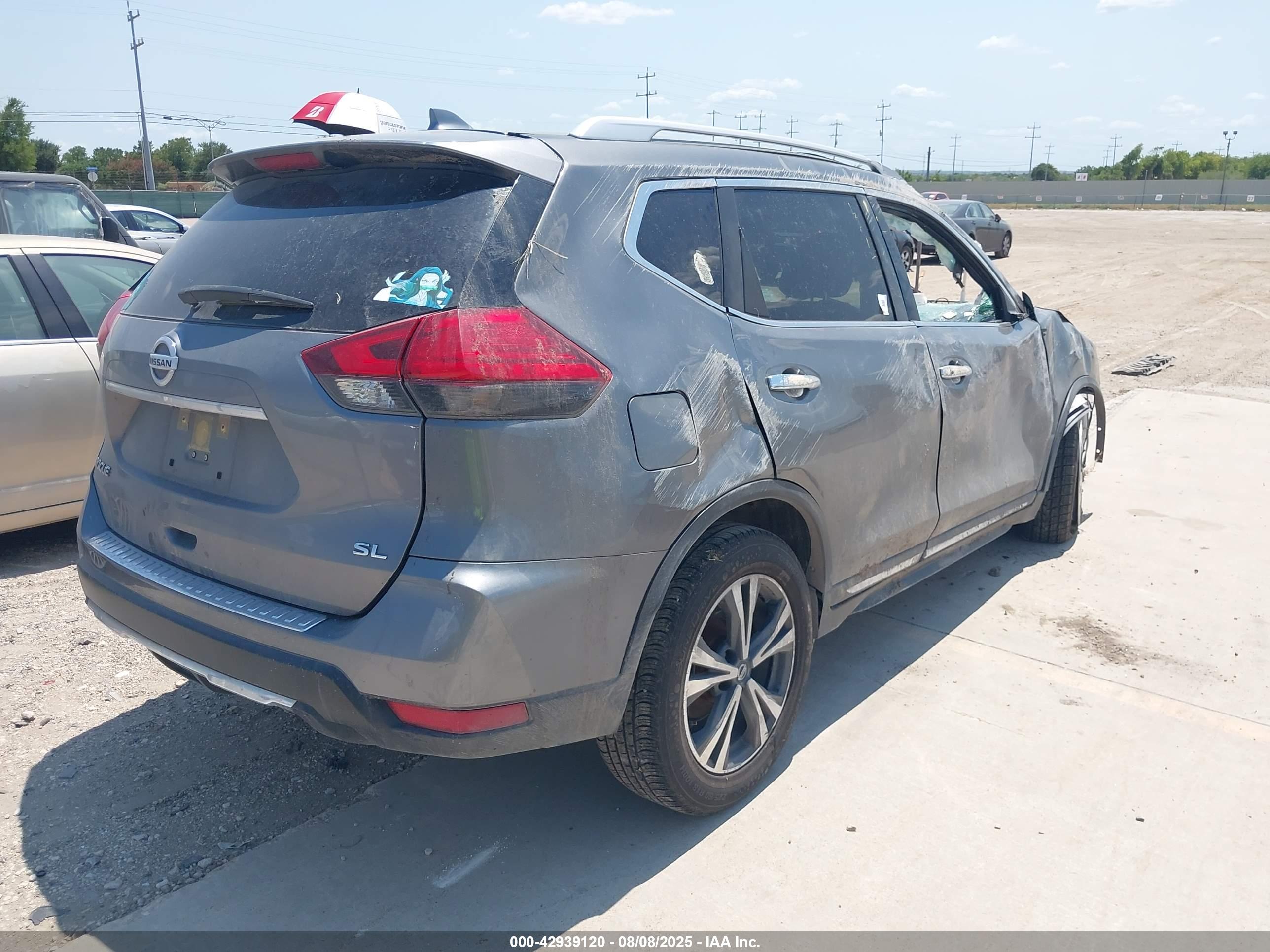 NISSAN ROGUE image 4