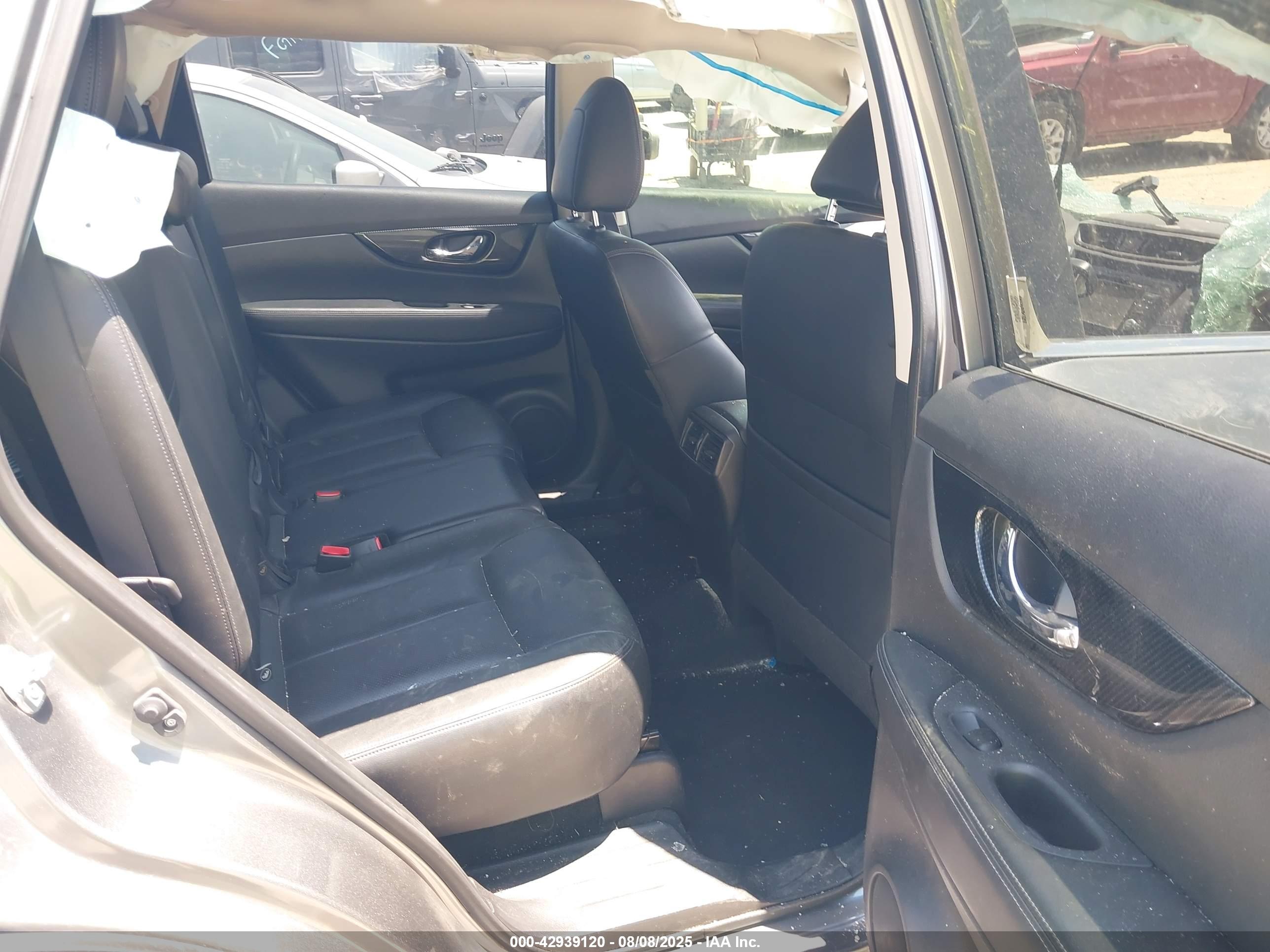 NISSAN ROGUE image 8