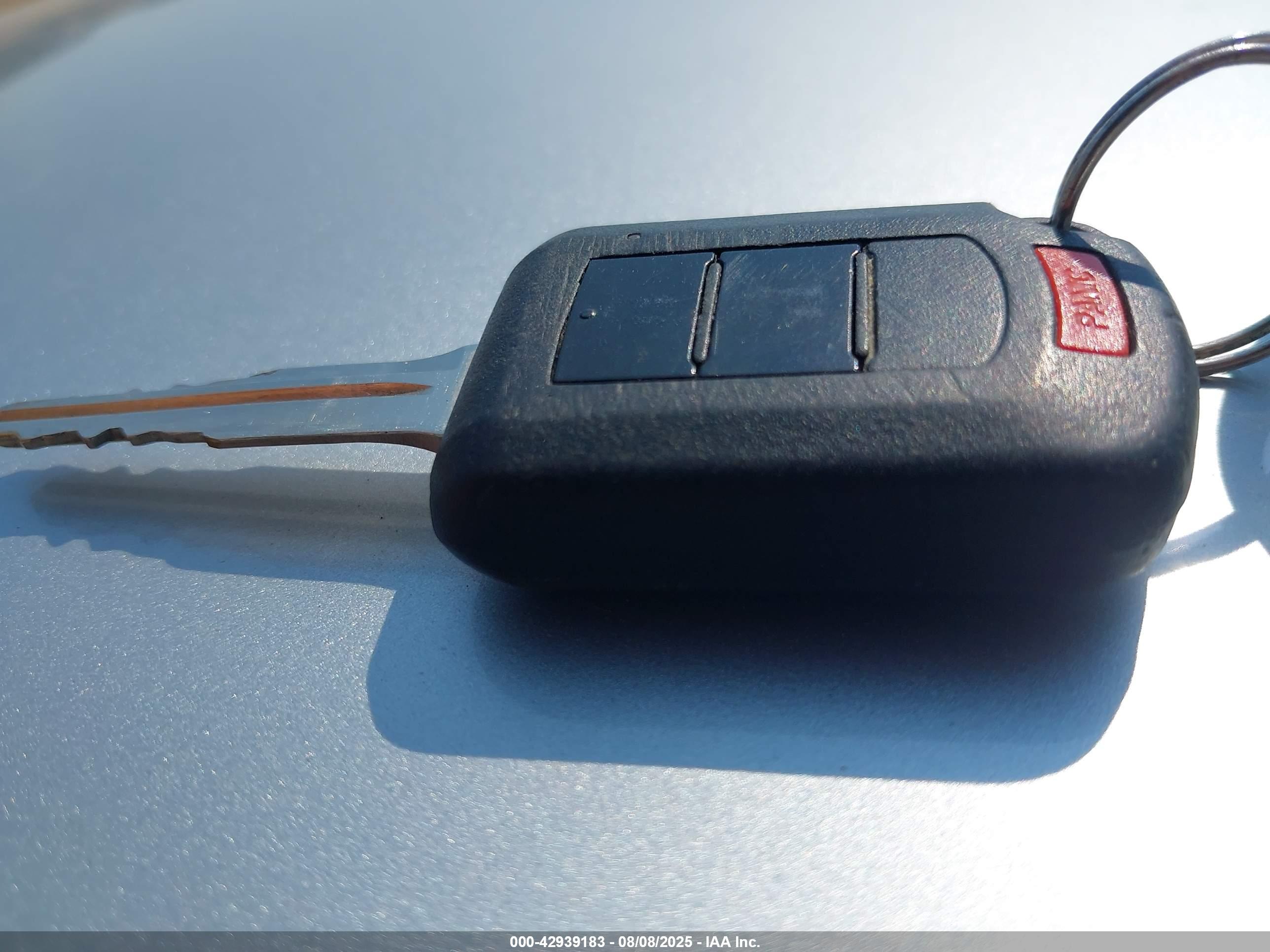 MITSUBISHI OUTLANDER image 11