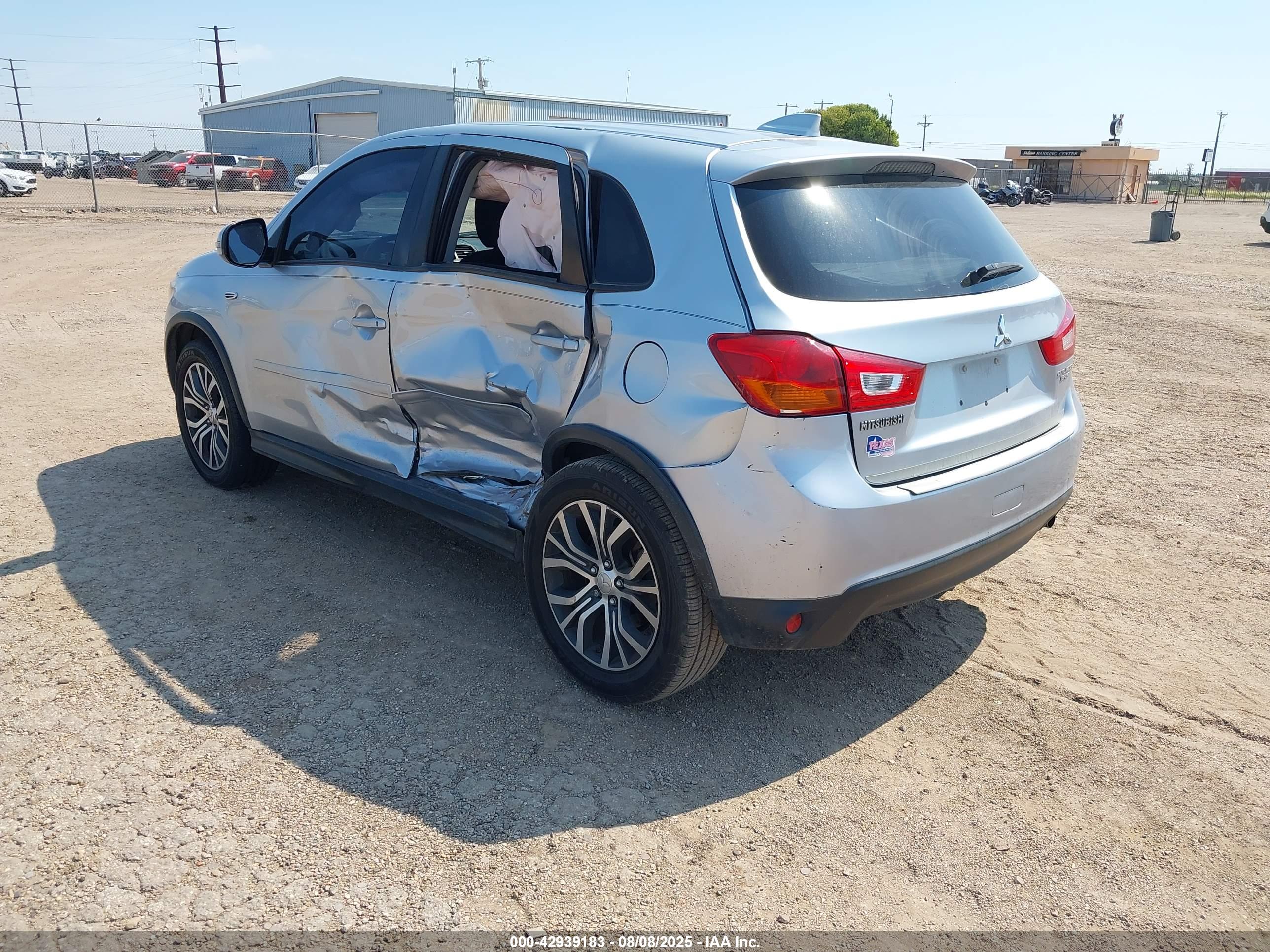 MITSUBISHI OUTLANDER image 3