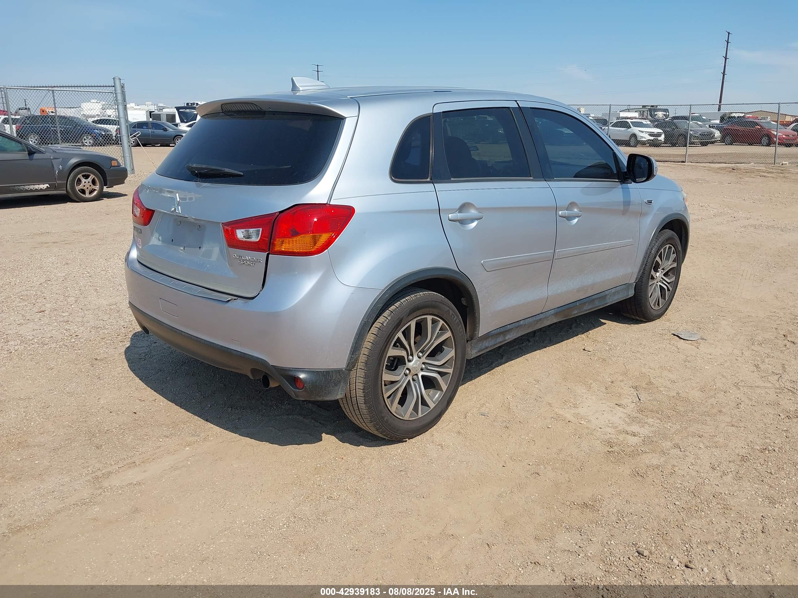 MITSUBISHI OUTLANDER image 4
