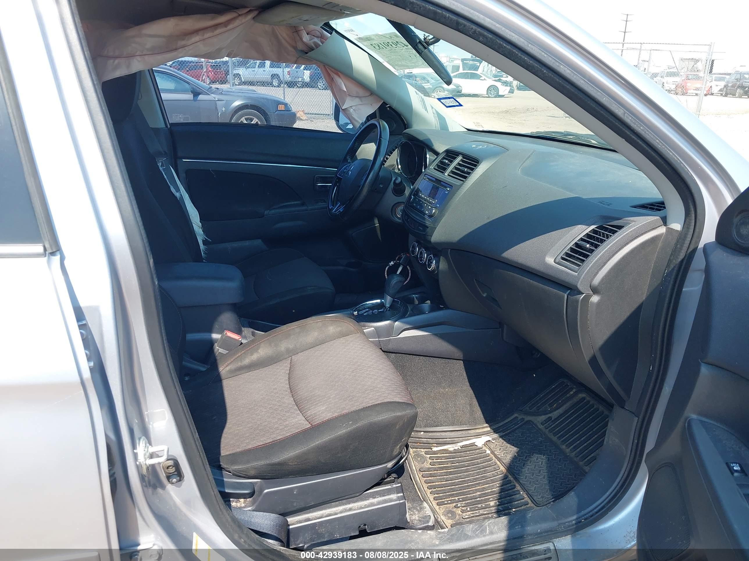MITSUBISHI OUTLANDER image 5