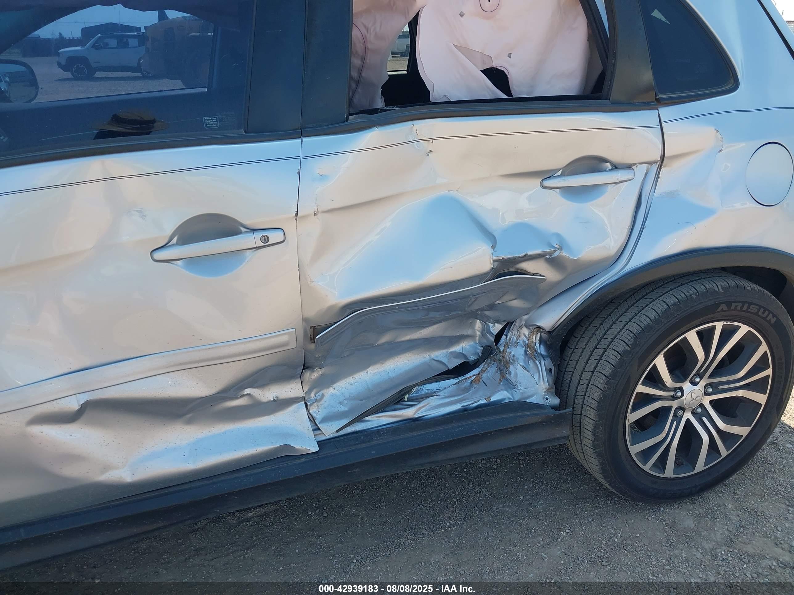 MITSUBISHI OUTLANDER image 6