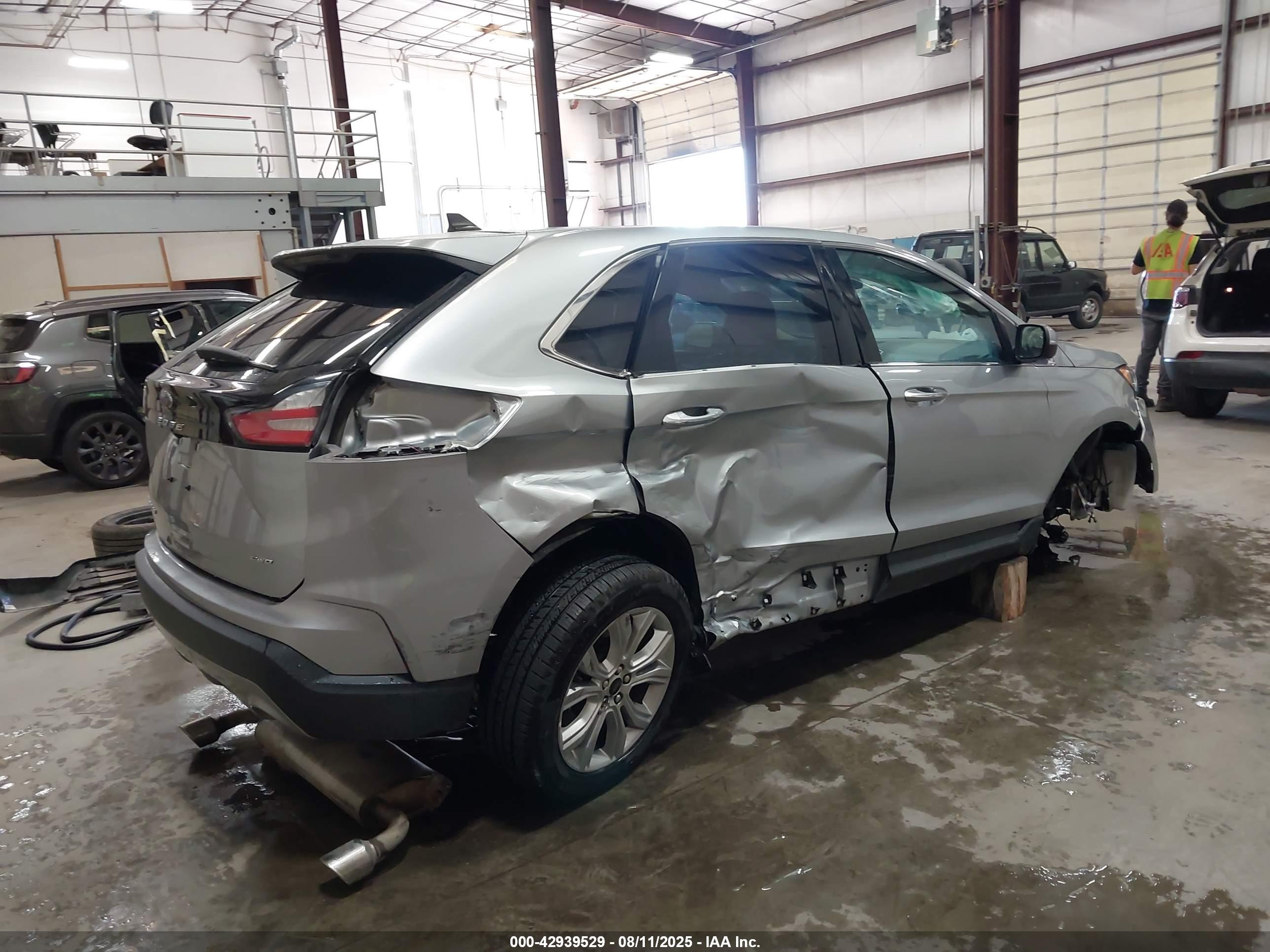 FORD EDGE image 4