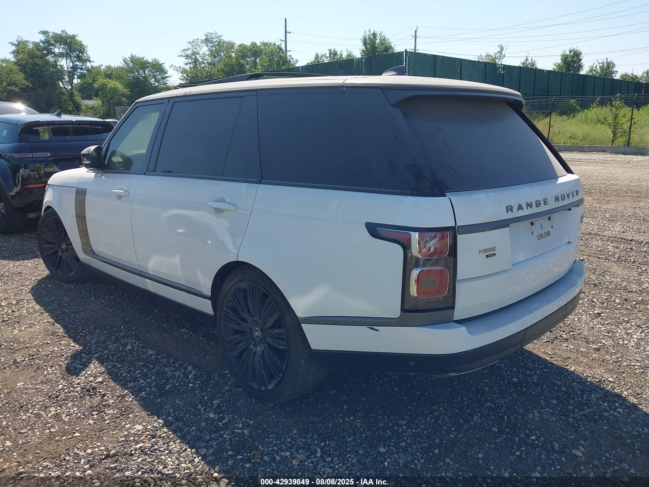 LAND ROVER image 3