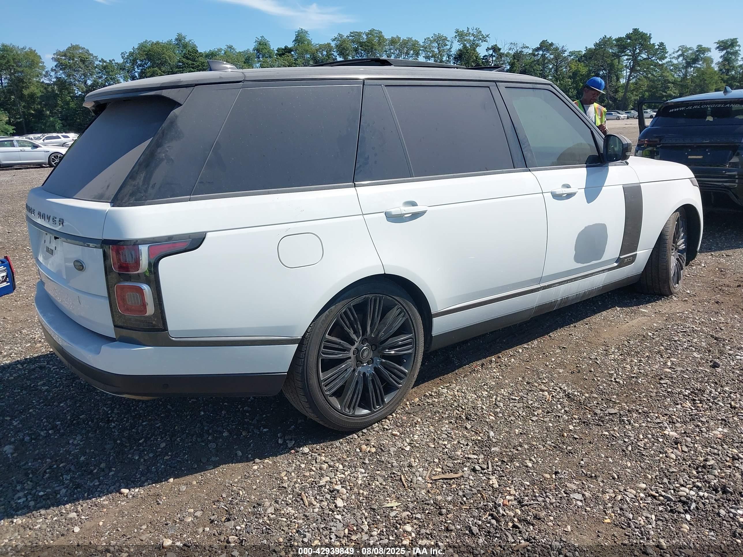 LAND ROVER image 4