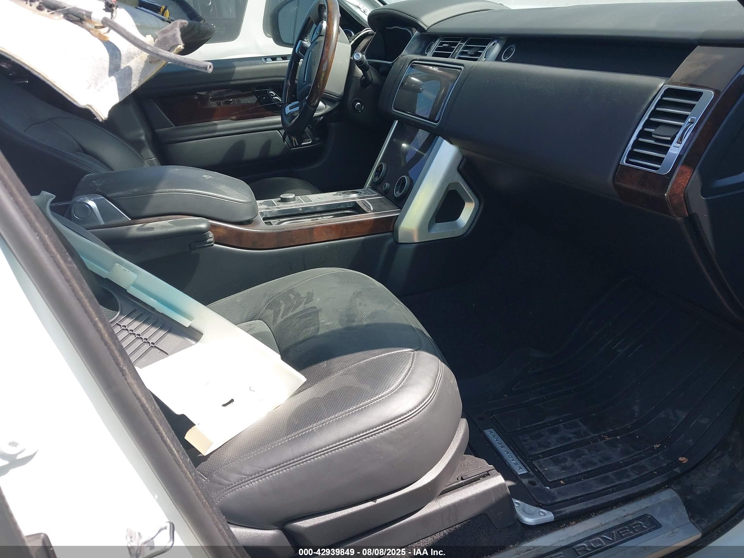 LAND ROVER image 5