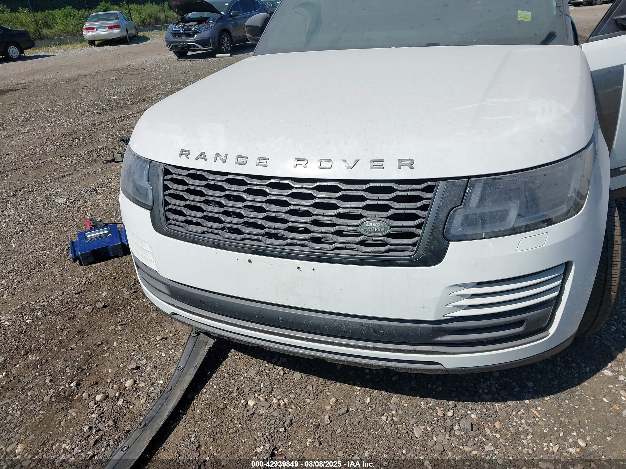 LAND ROVER image 6