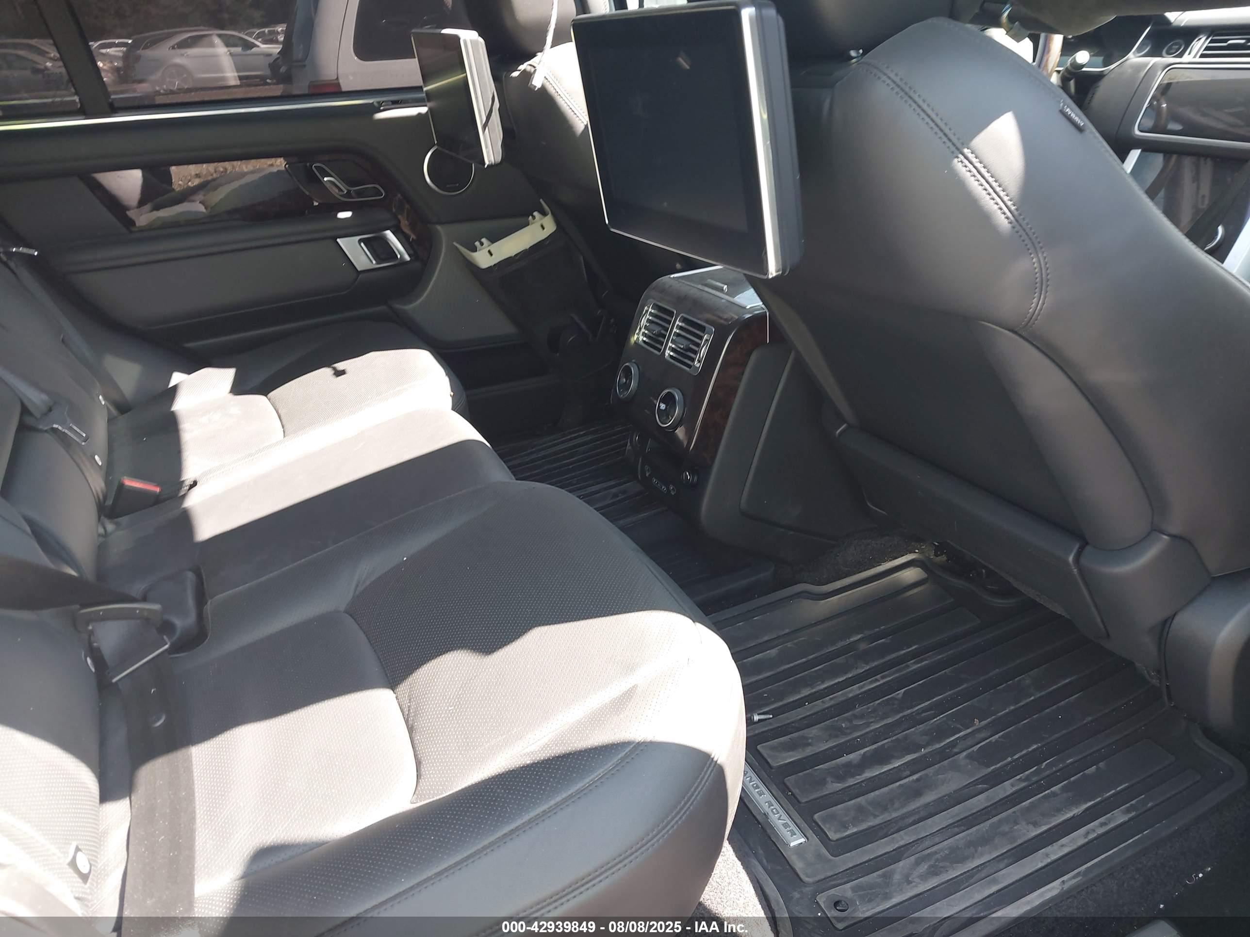 LAND ROVER image 8