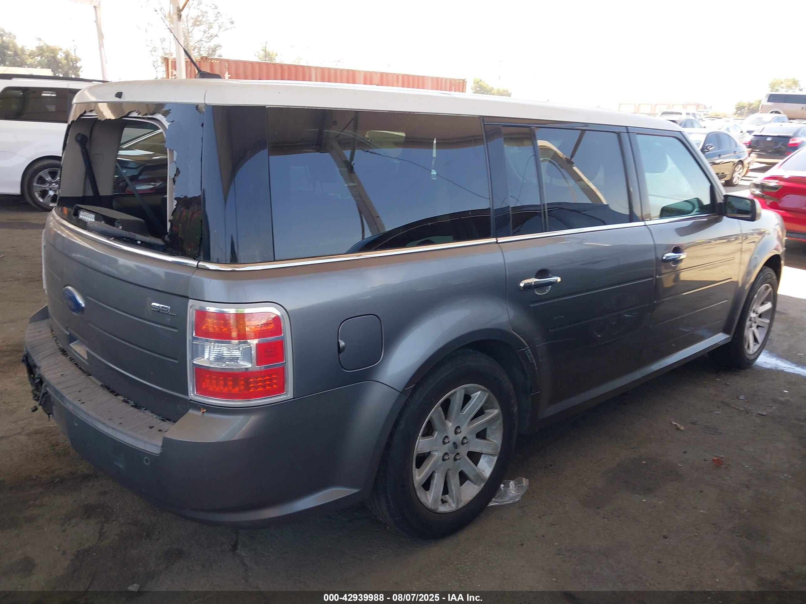 FORD FLEX image 4