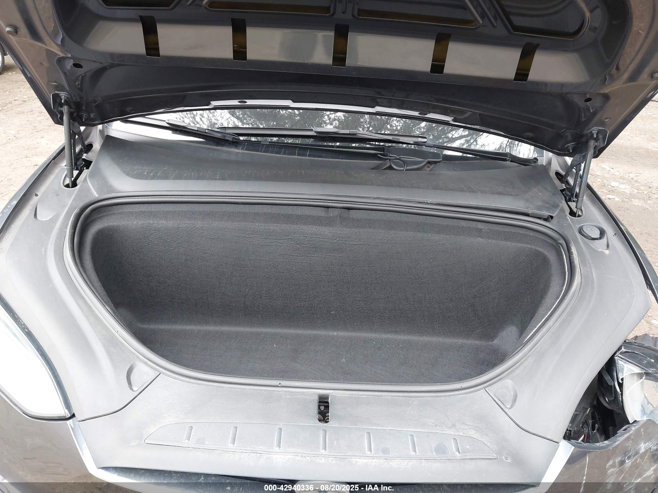 TESLA MODEL image 10
