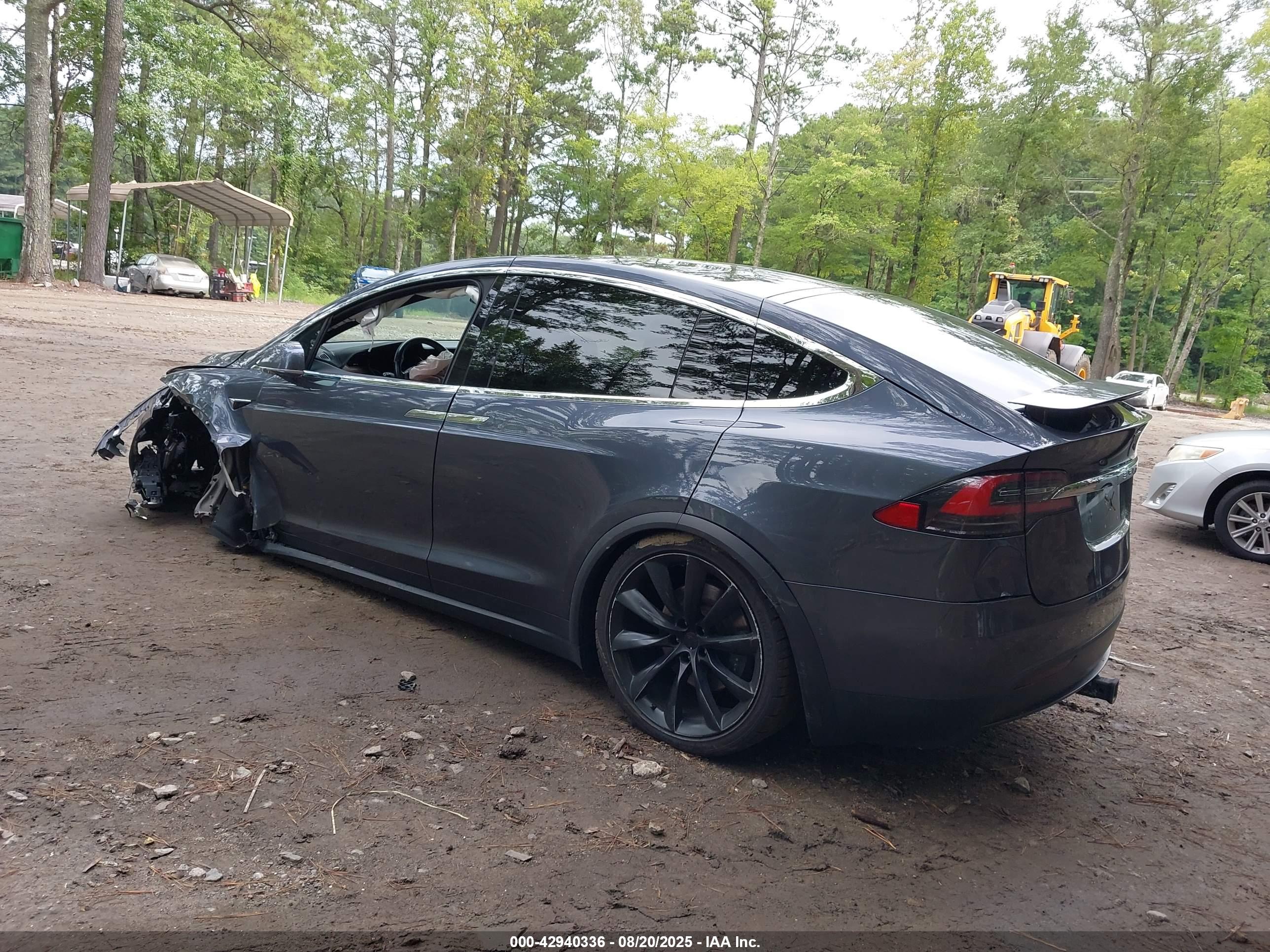 TESLA MODEL image 3