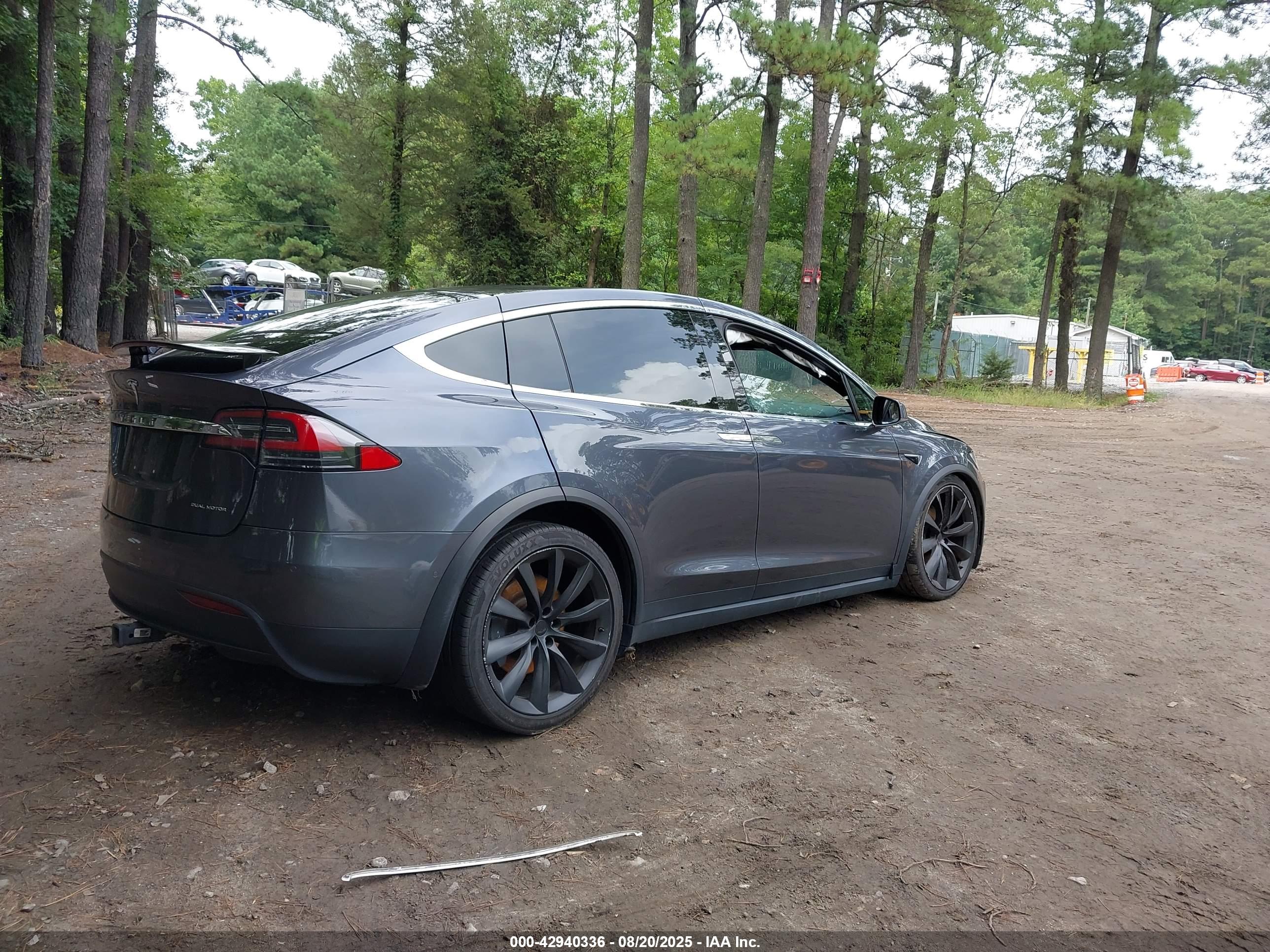TESLA MODEL image 4