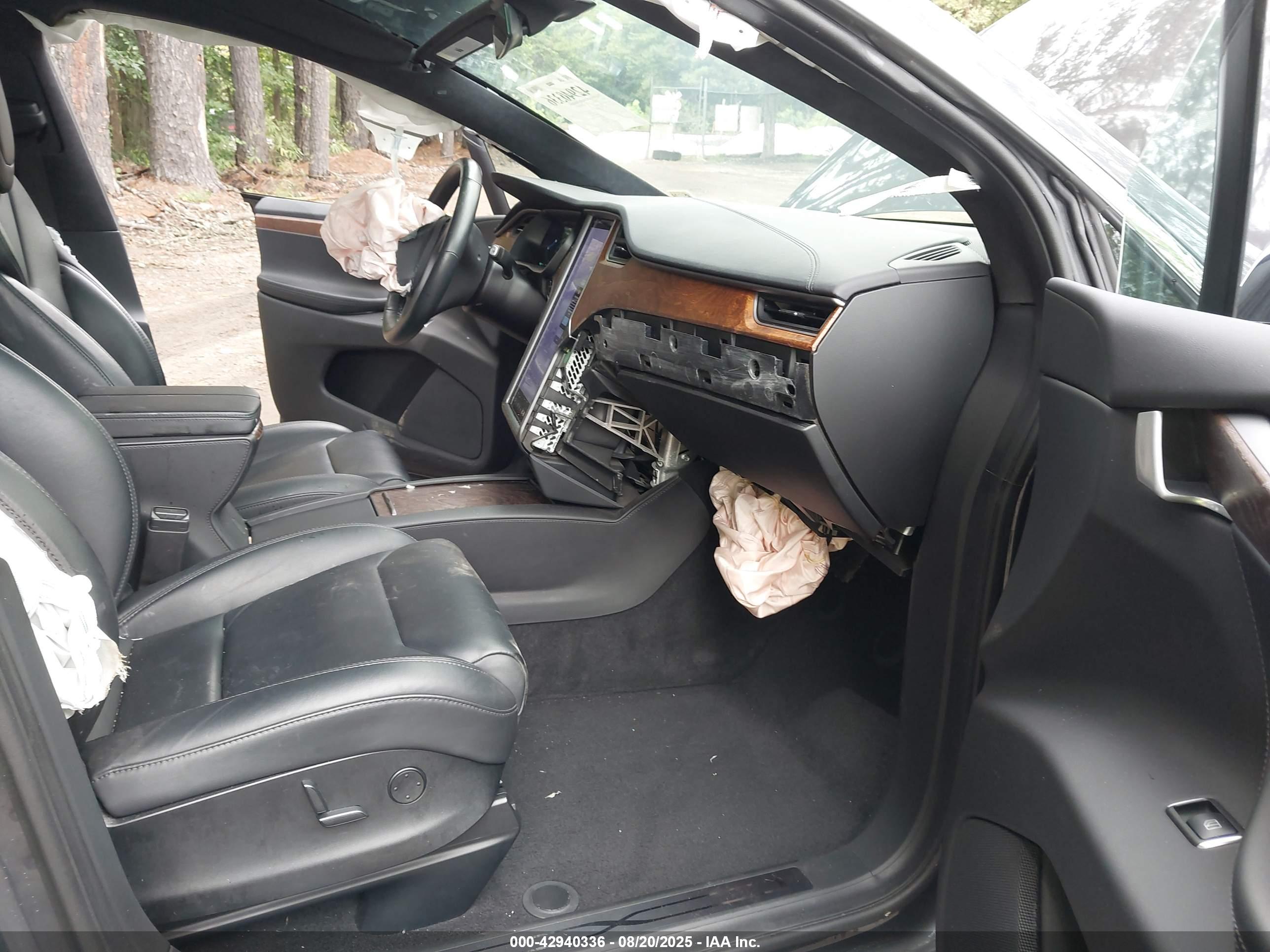 TESLA MODEL image 5