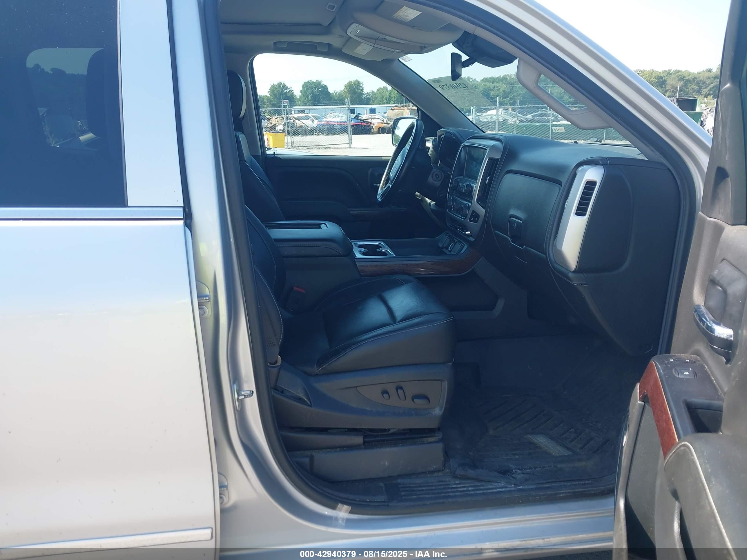 GMC SIERRA image 5