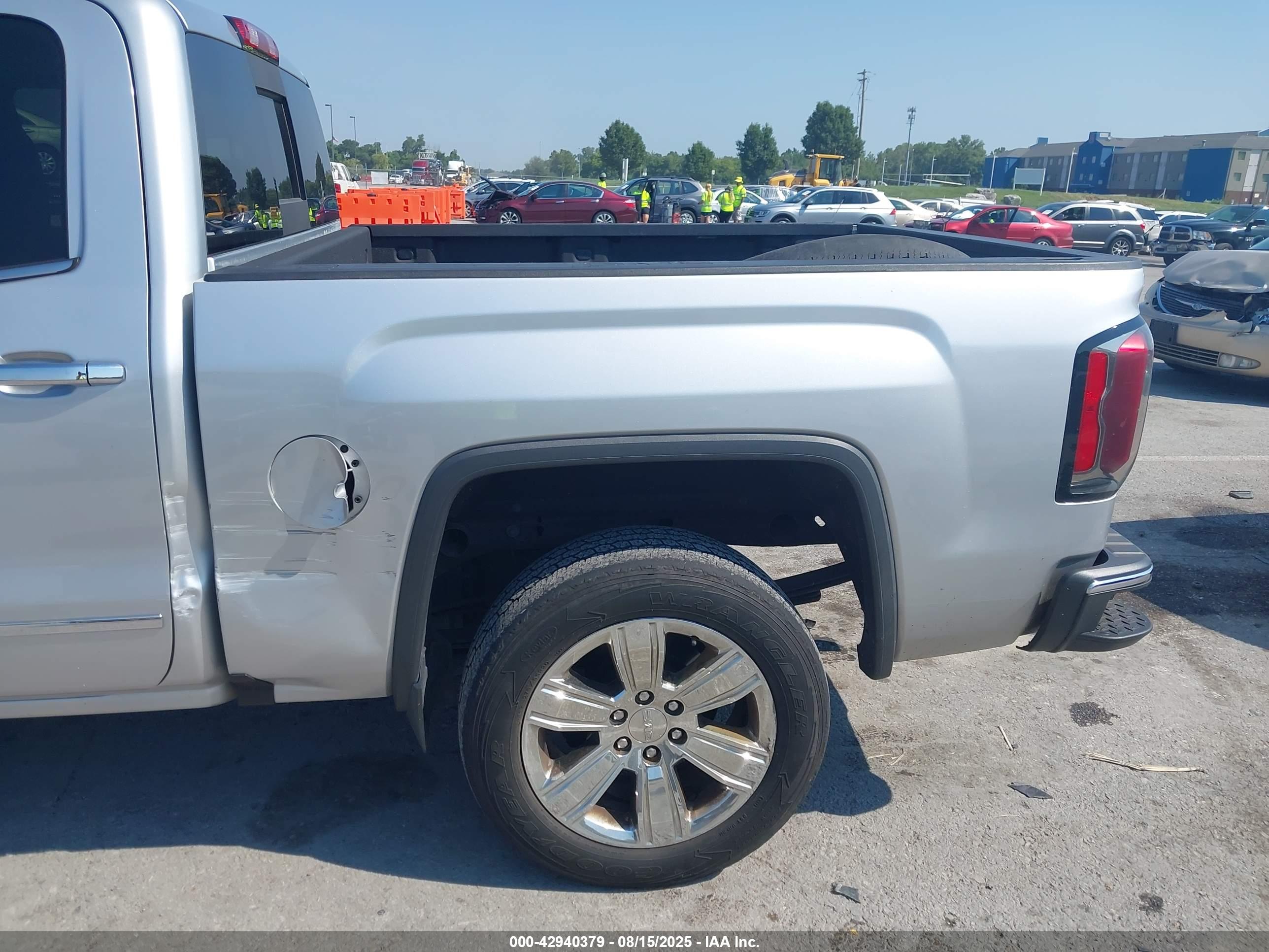 GMC SIERRA image 6