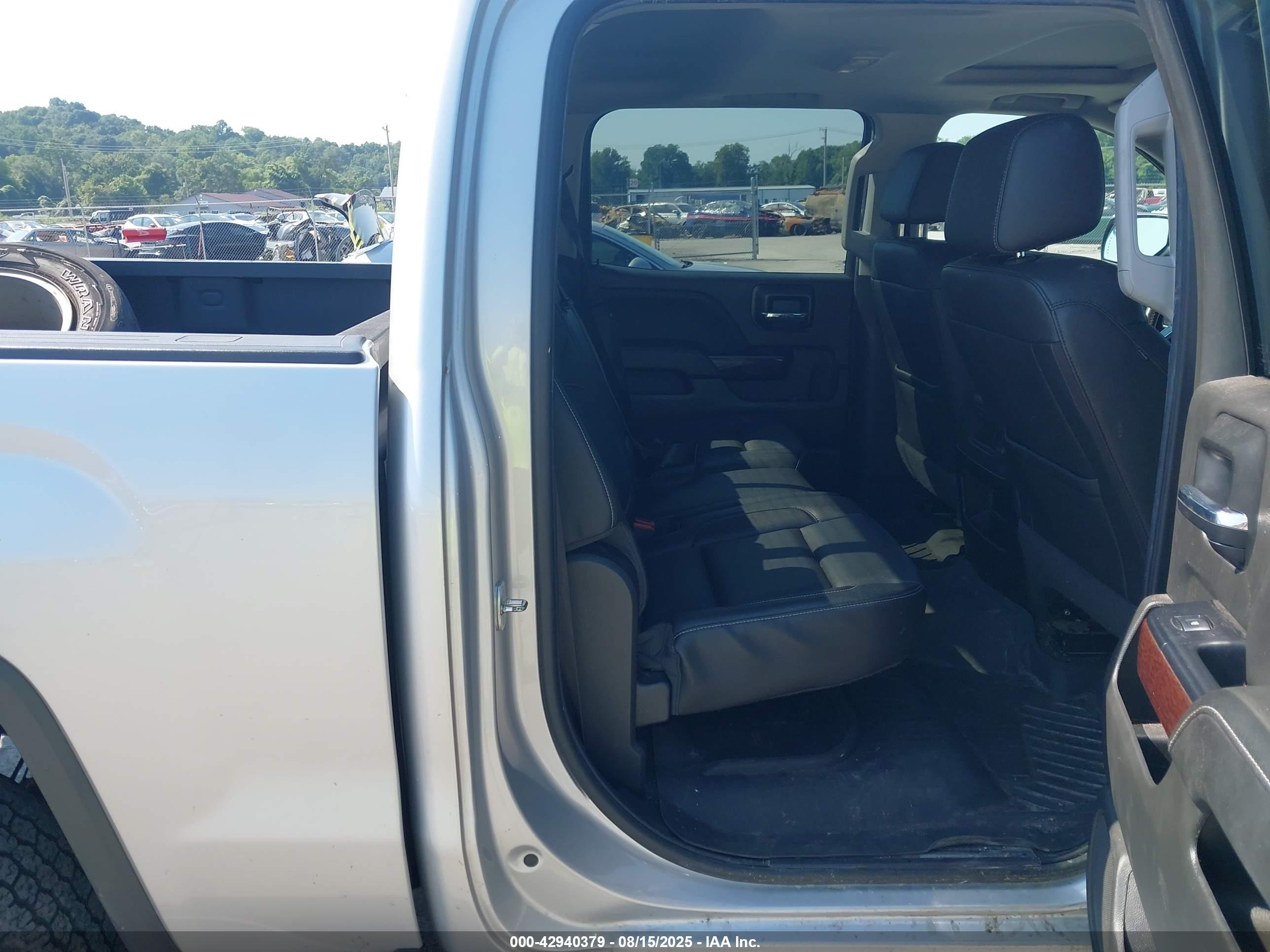 GMC SIERRA image 8