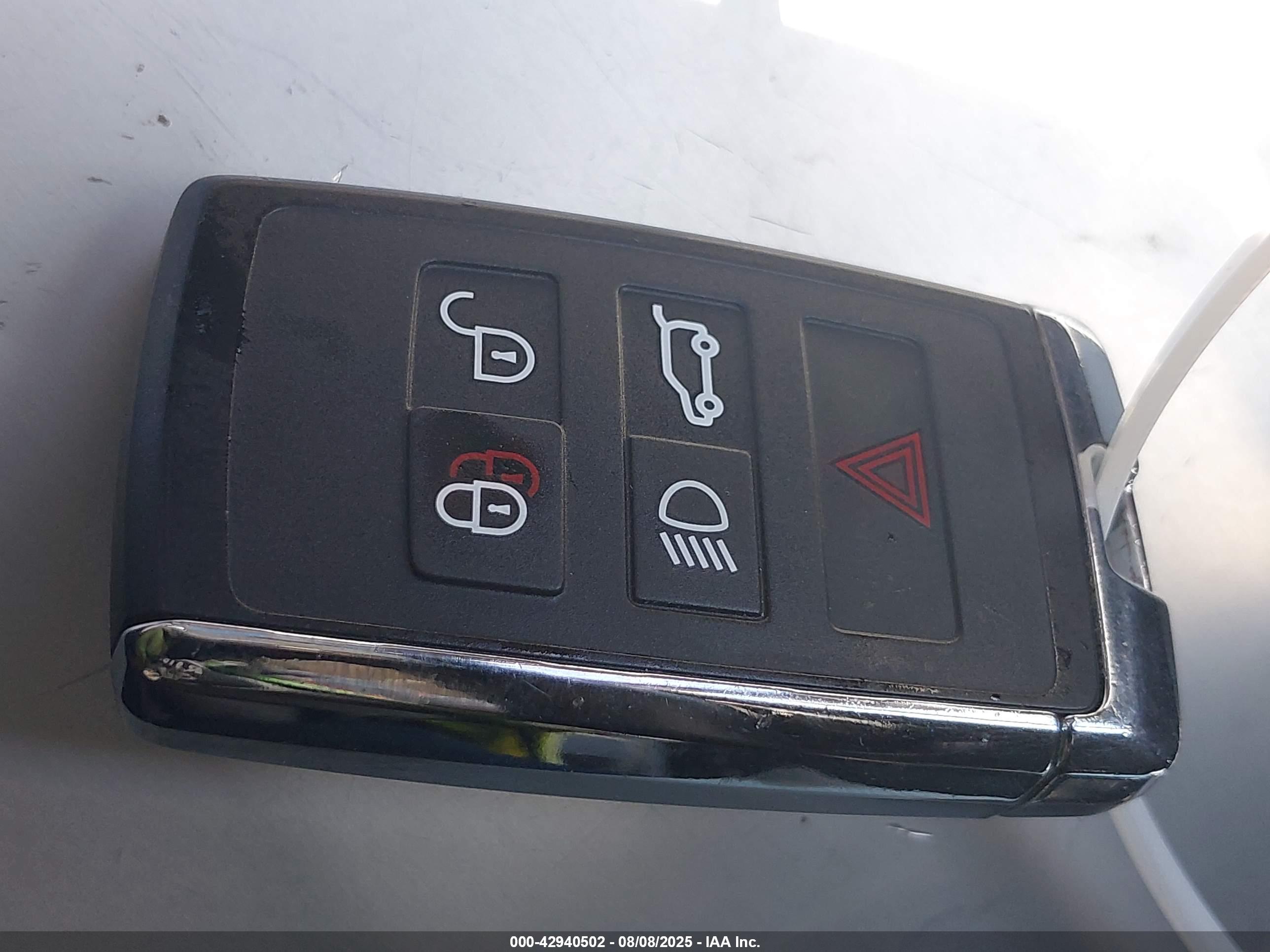 LAND ROVER image 11
