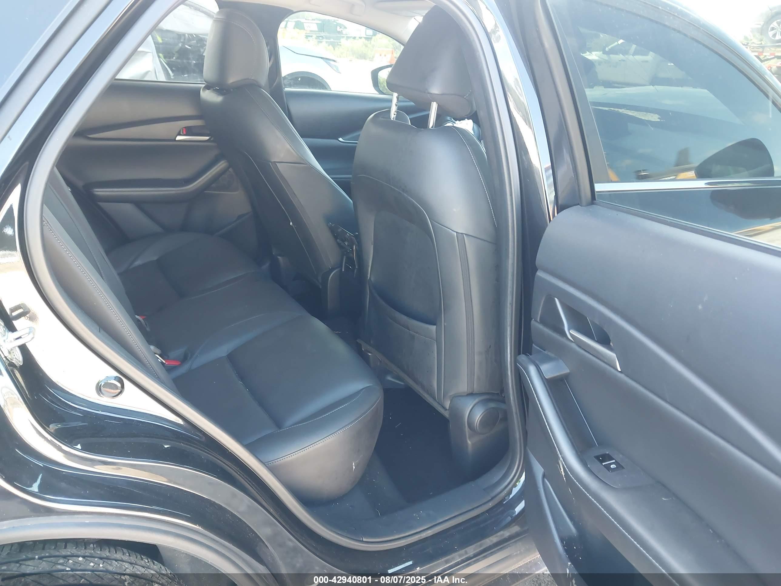 MAZDA CX-30 image 8