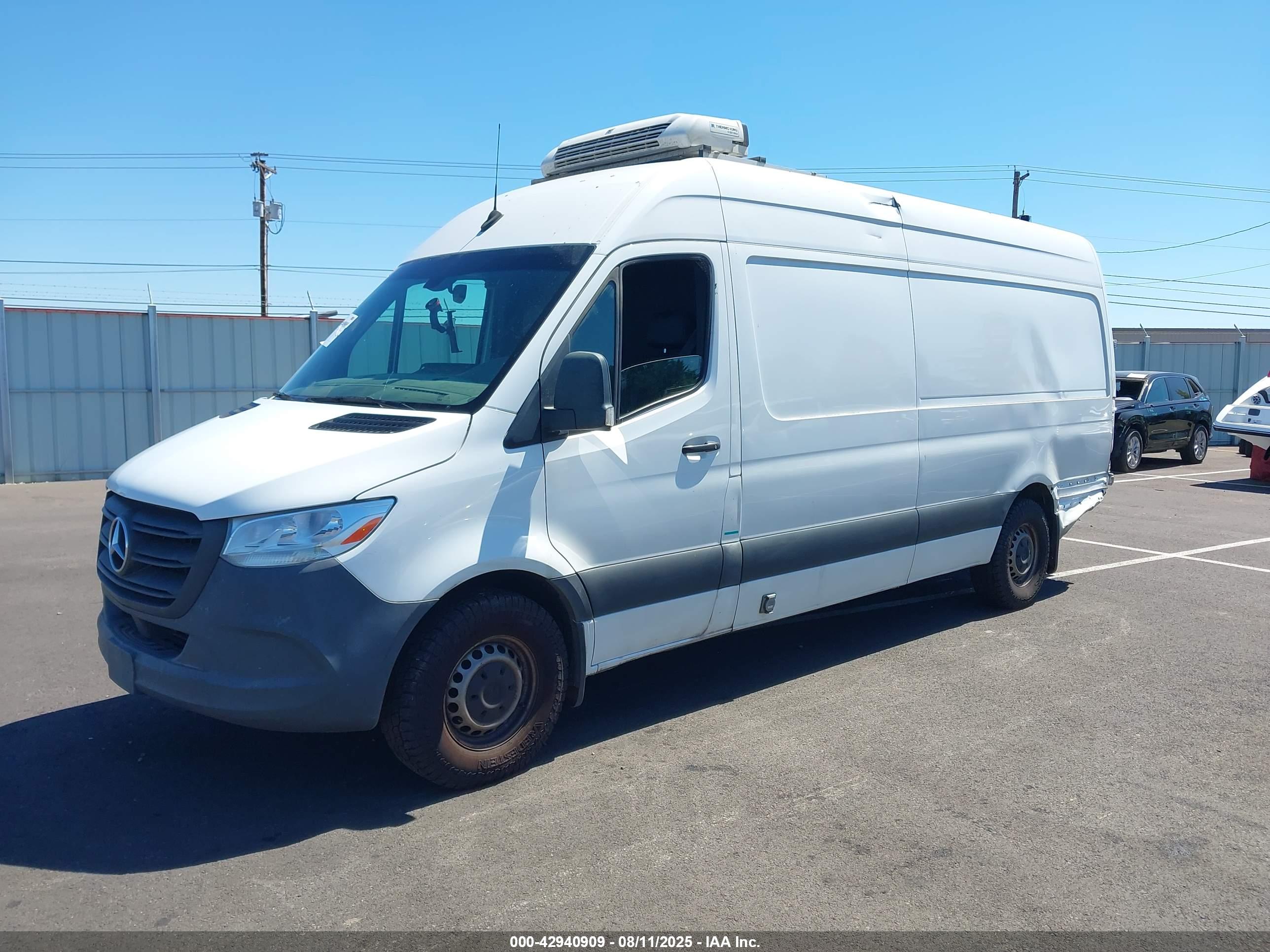 MERCEDES-BENZ SPRINTER image 2