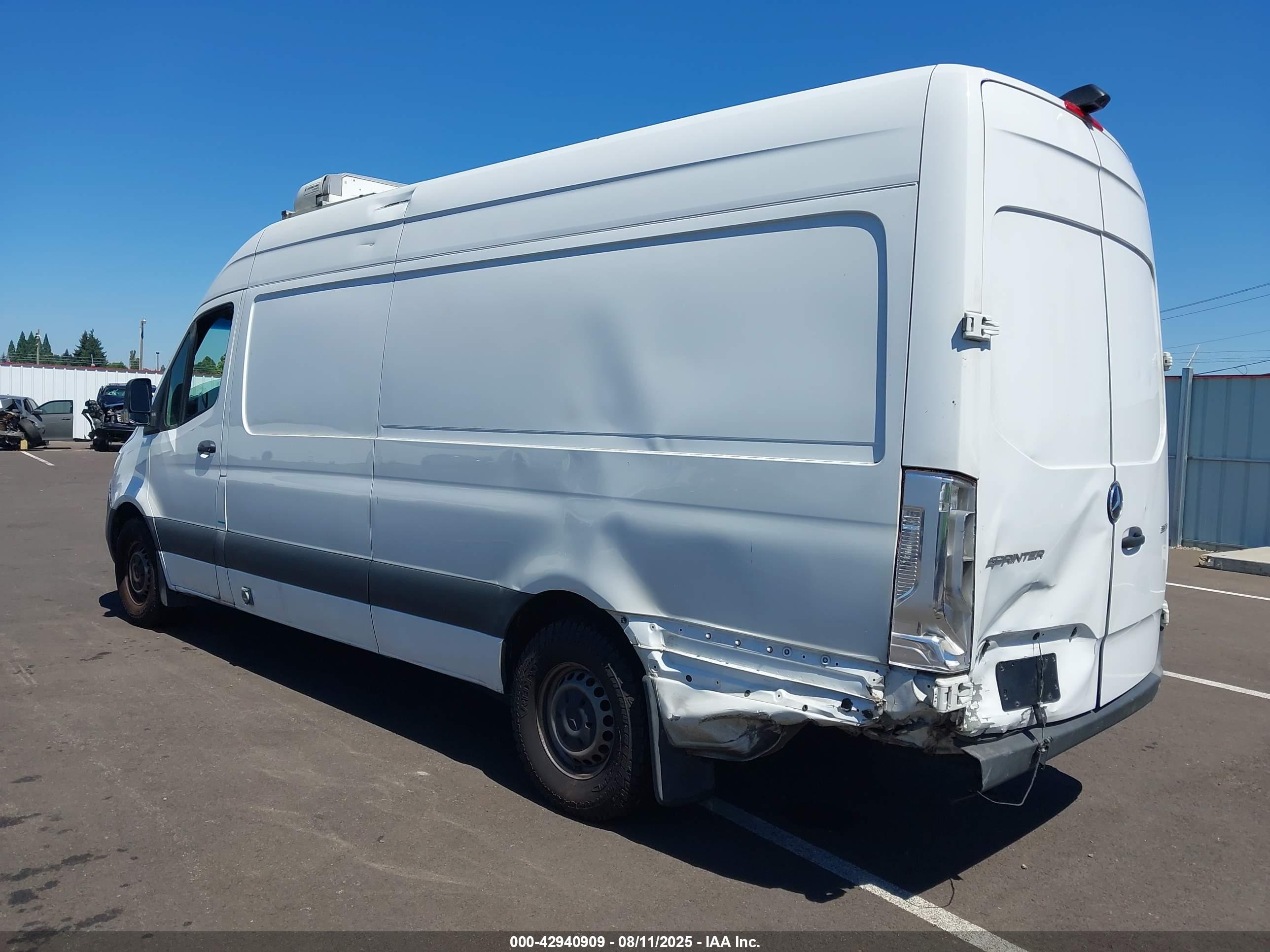 MERCEDES-BENZ SPRINTER image 3