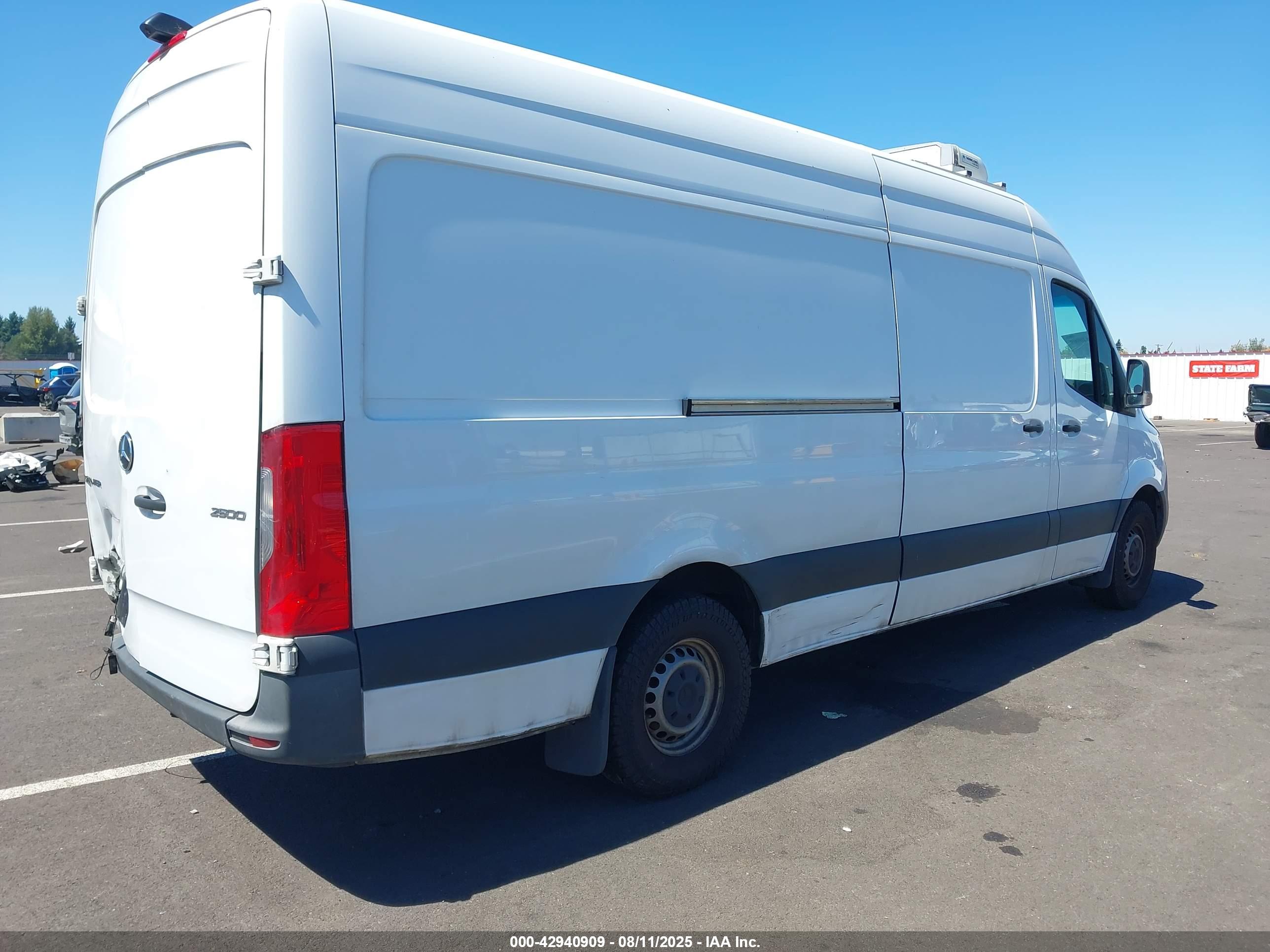MERCEDES-BENZ SPRINTER image 4
