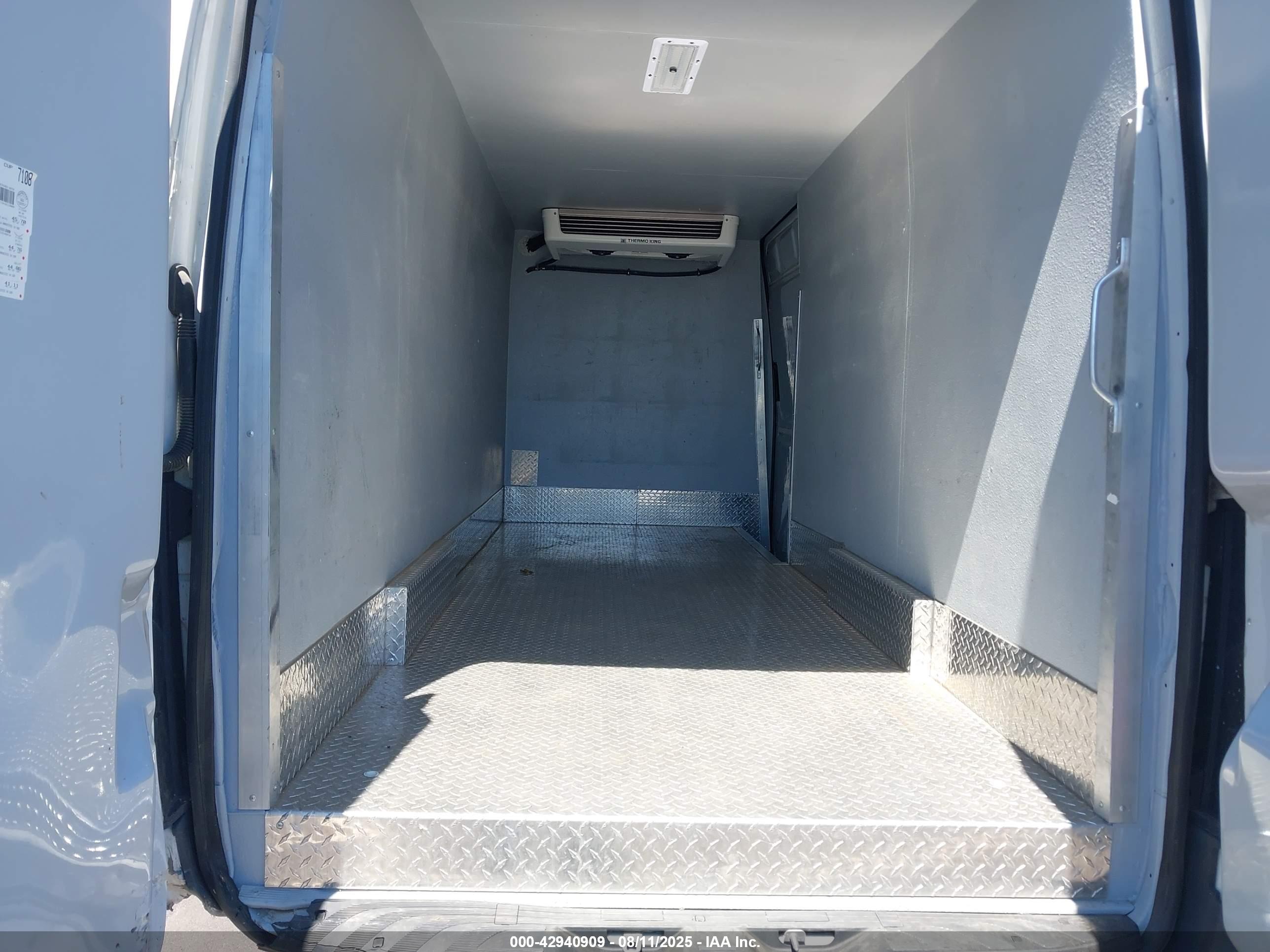 MERCEDES-BENZ SPRINTER image 8