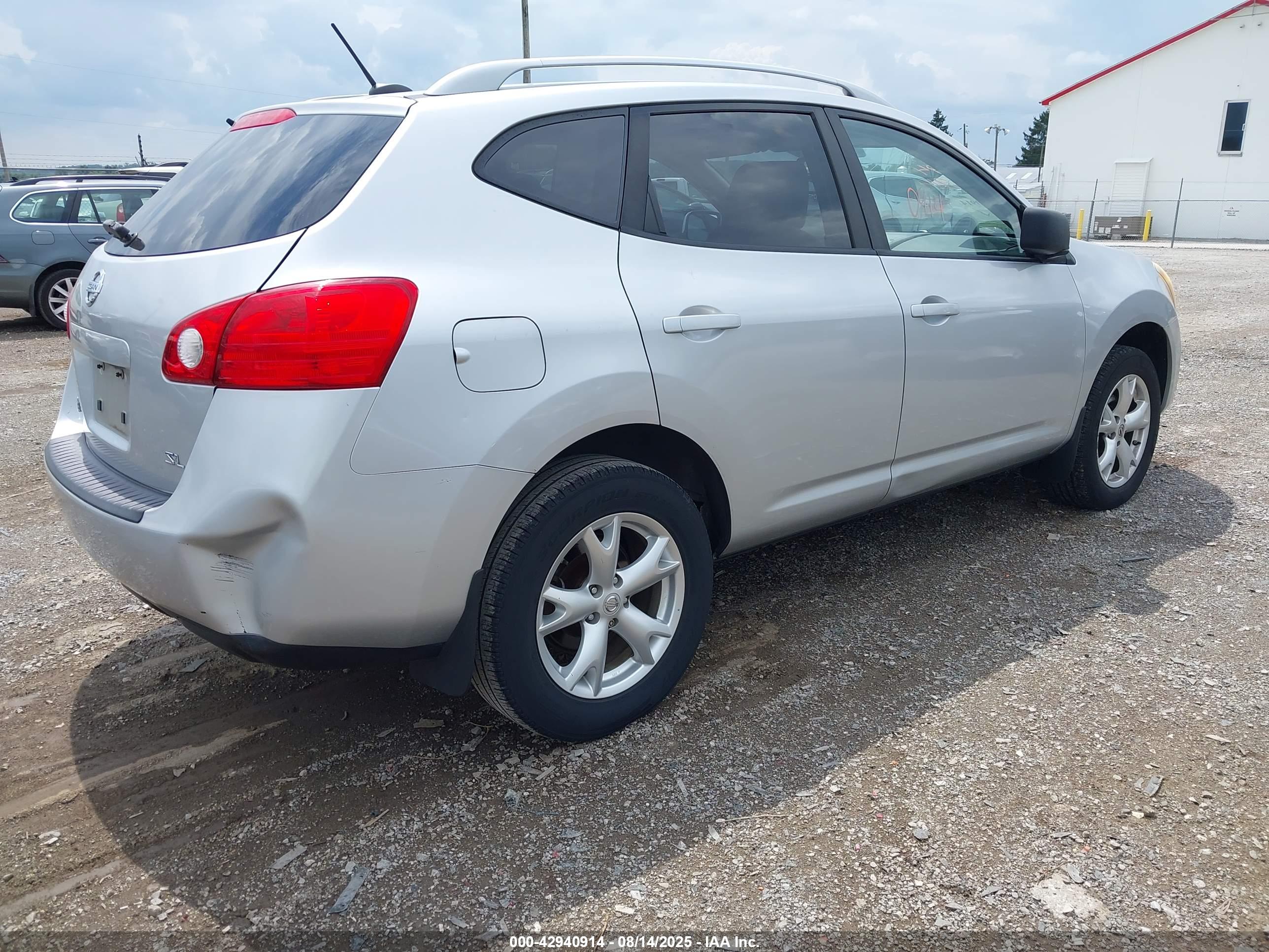 NISSAN ROGUE image 4