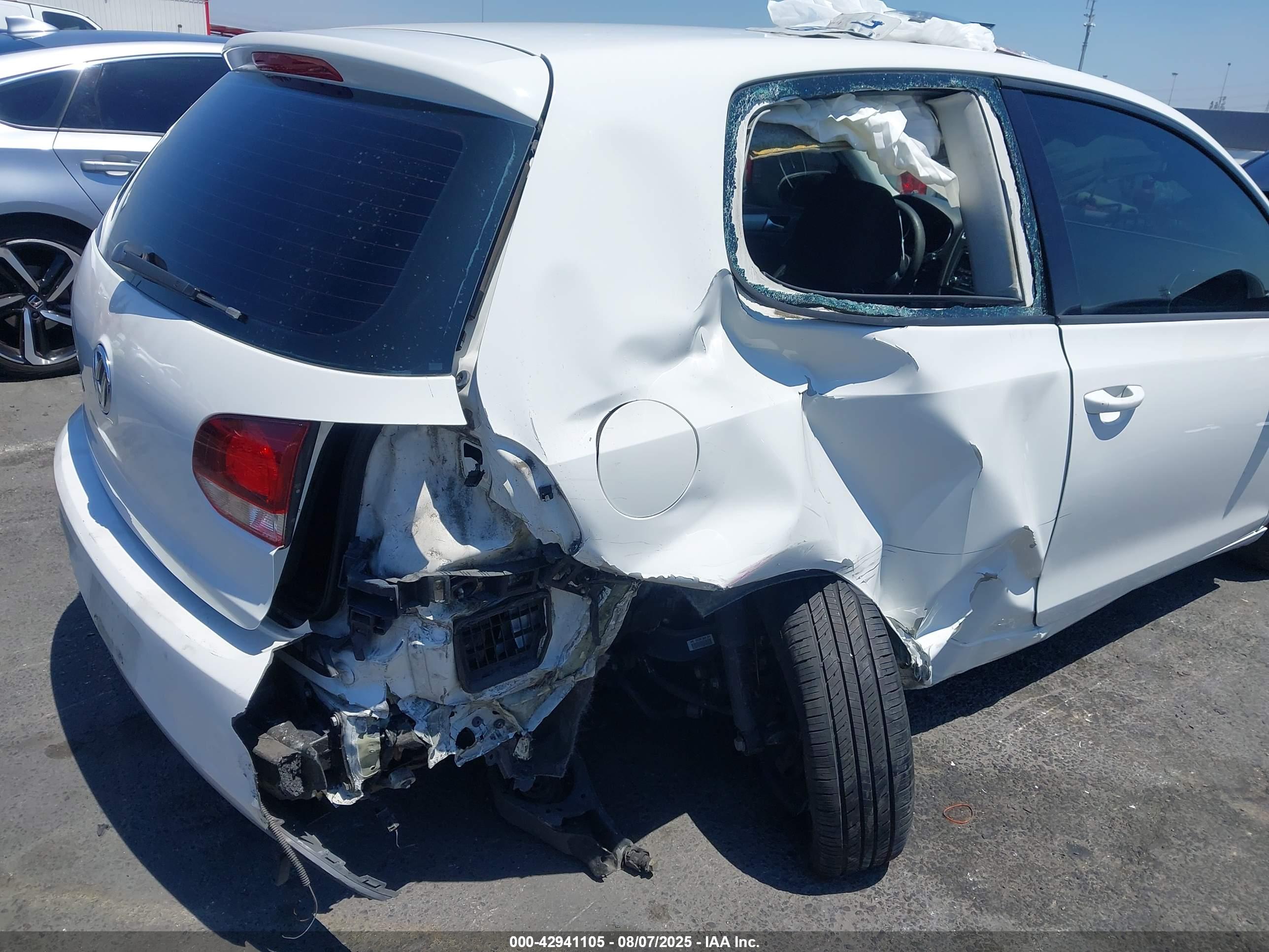 VOLKSWAGEN GOLF image 6