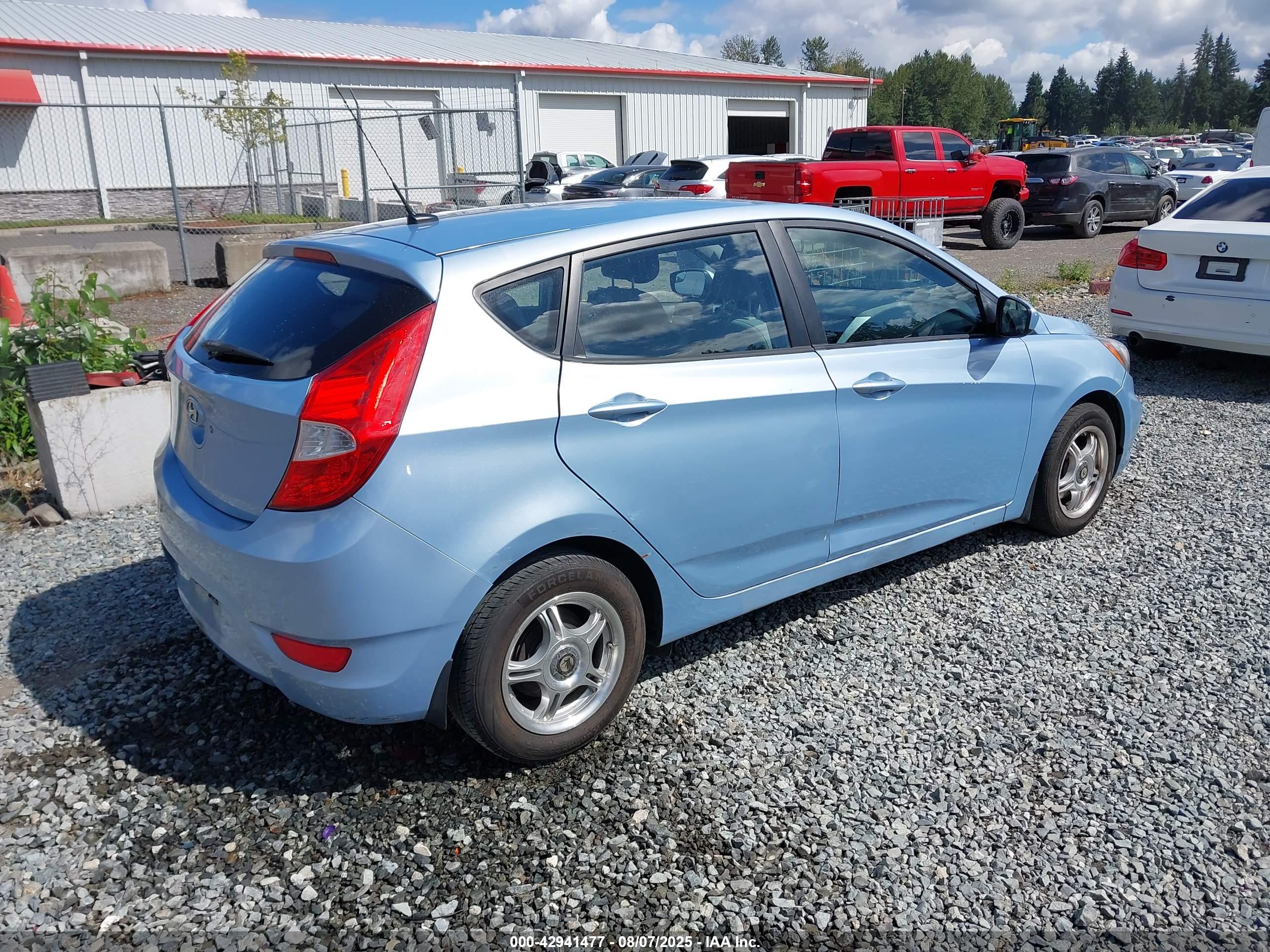 HYUNDAI ACCENT image 4