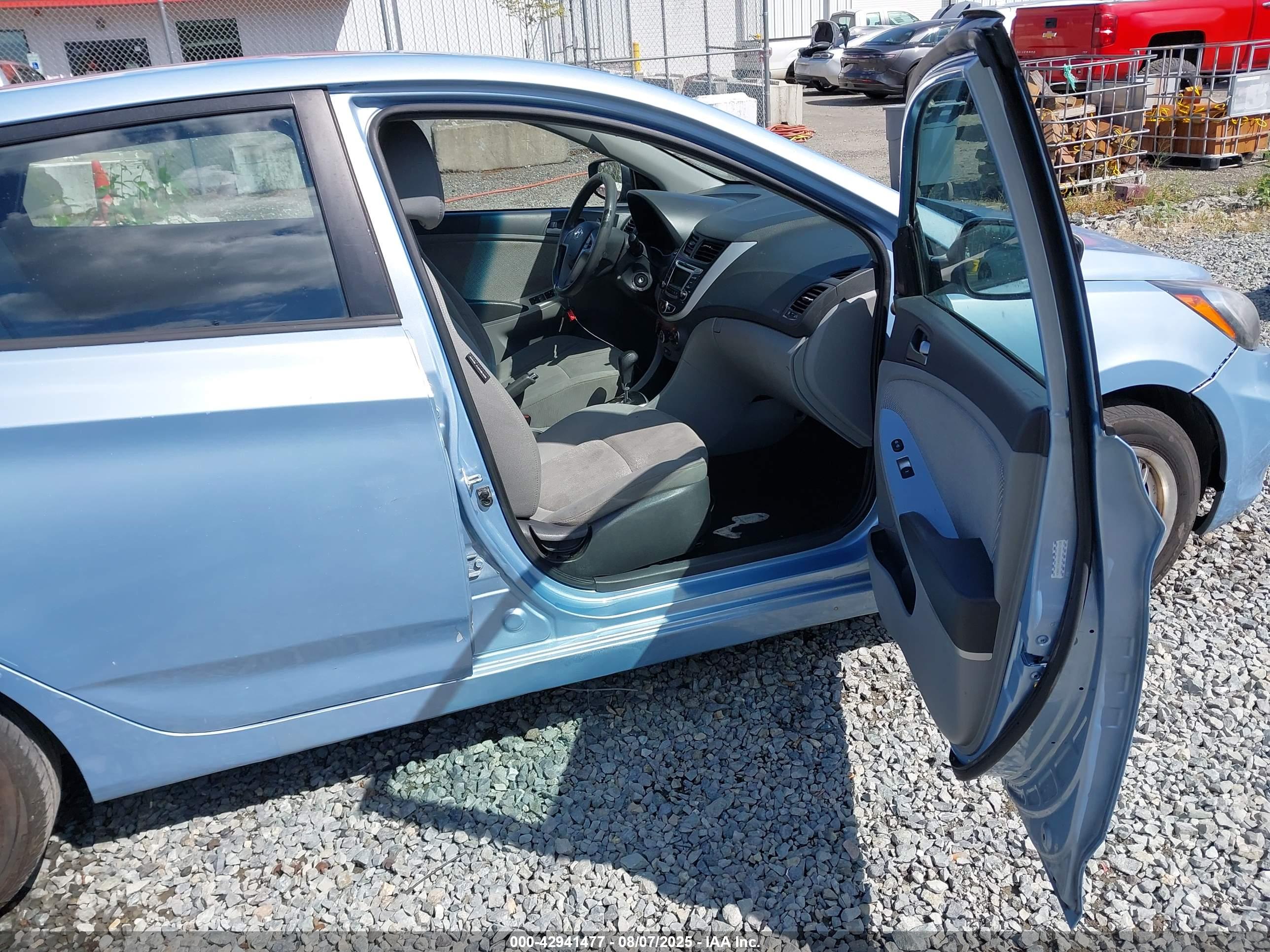 HYUNDAI ACCENT image 5