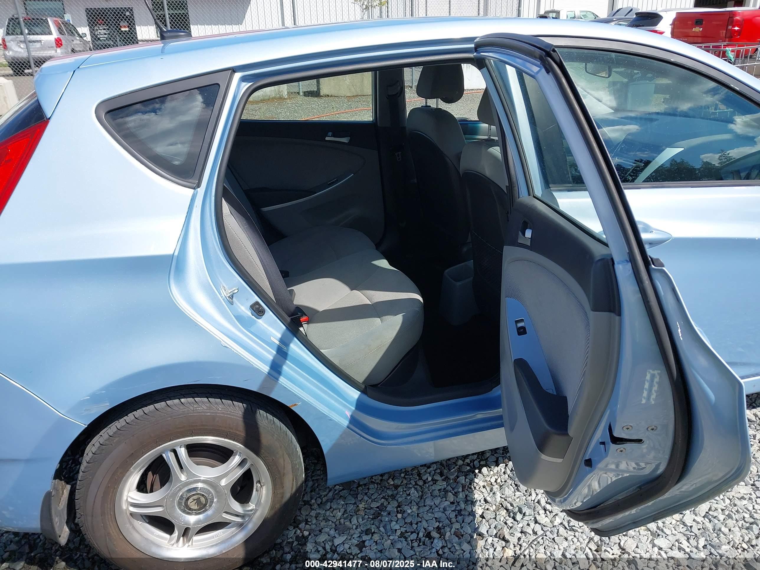 HYUNDAI ACCENT image 8