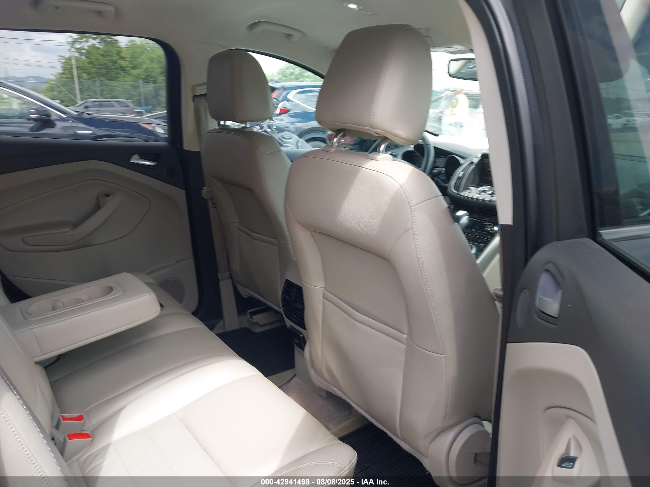 FORD ESCAPE image 8