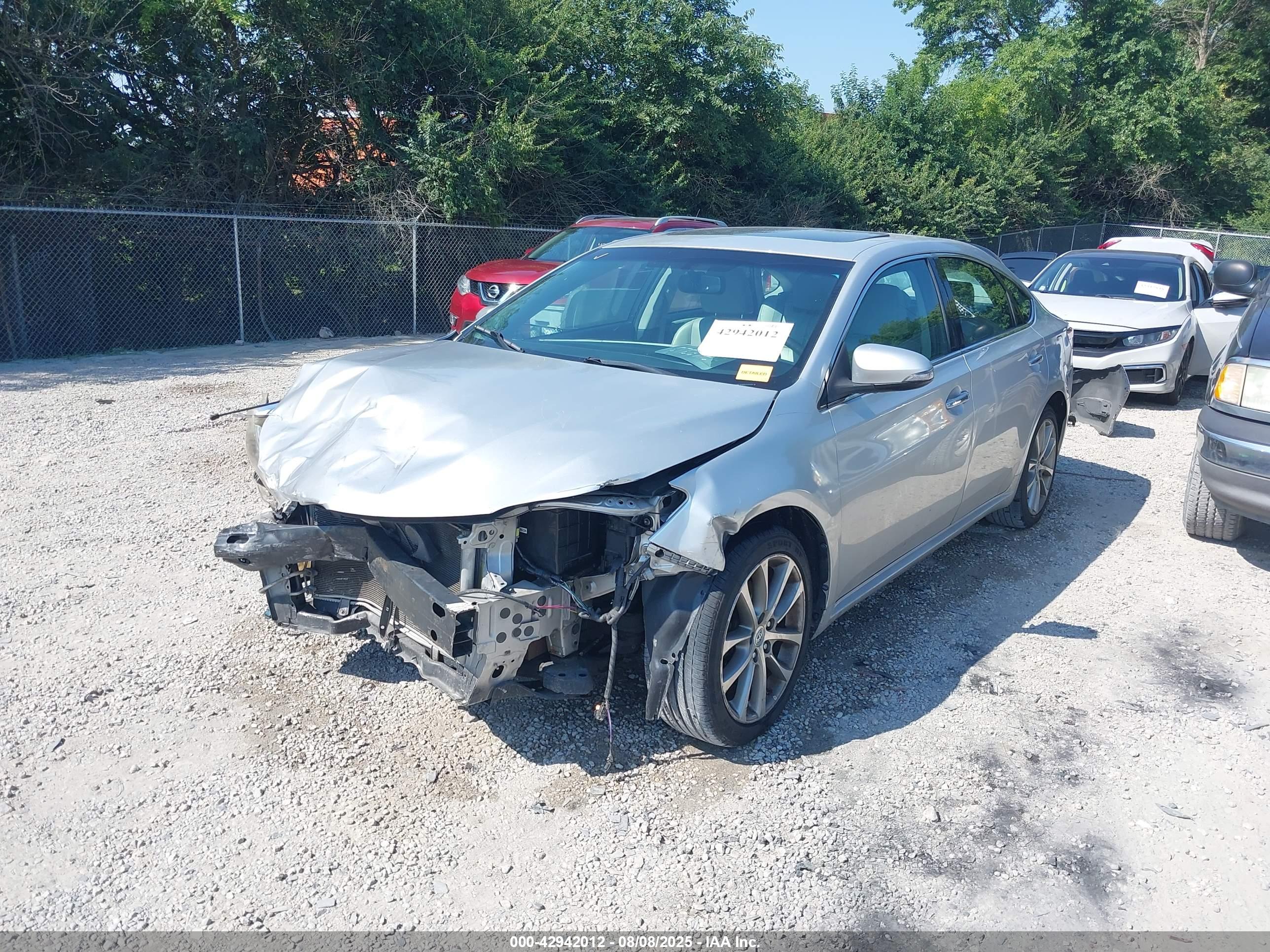 TOYOTA AVALON image 2